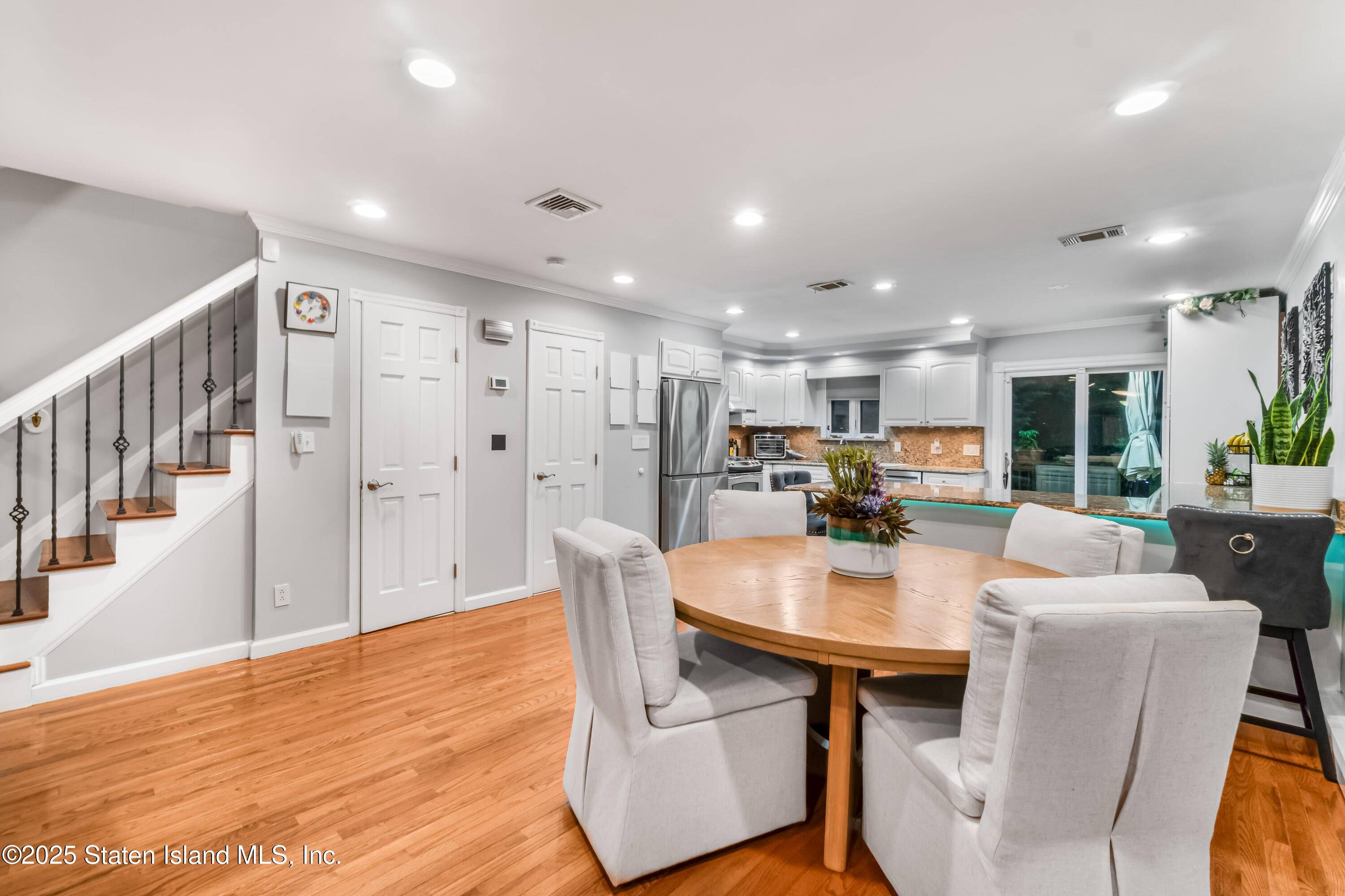 Staten Island, NY 10305,124 North DR