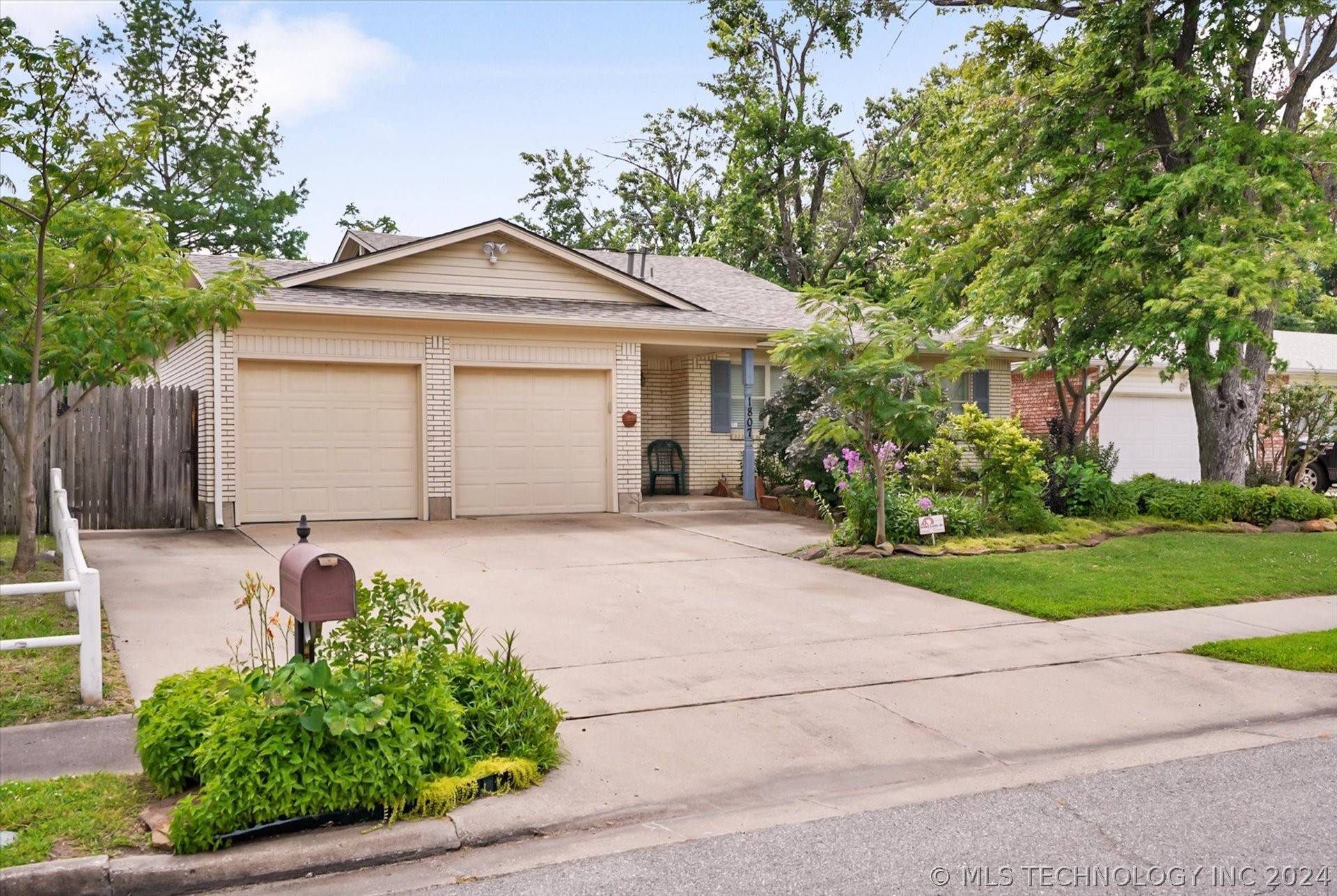 Tulsa, OK 74128,1807 S 119th East Place