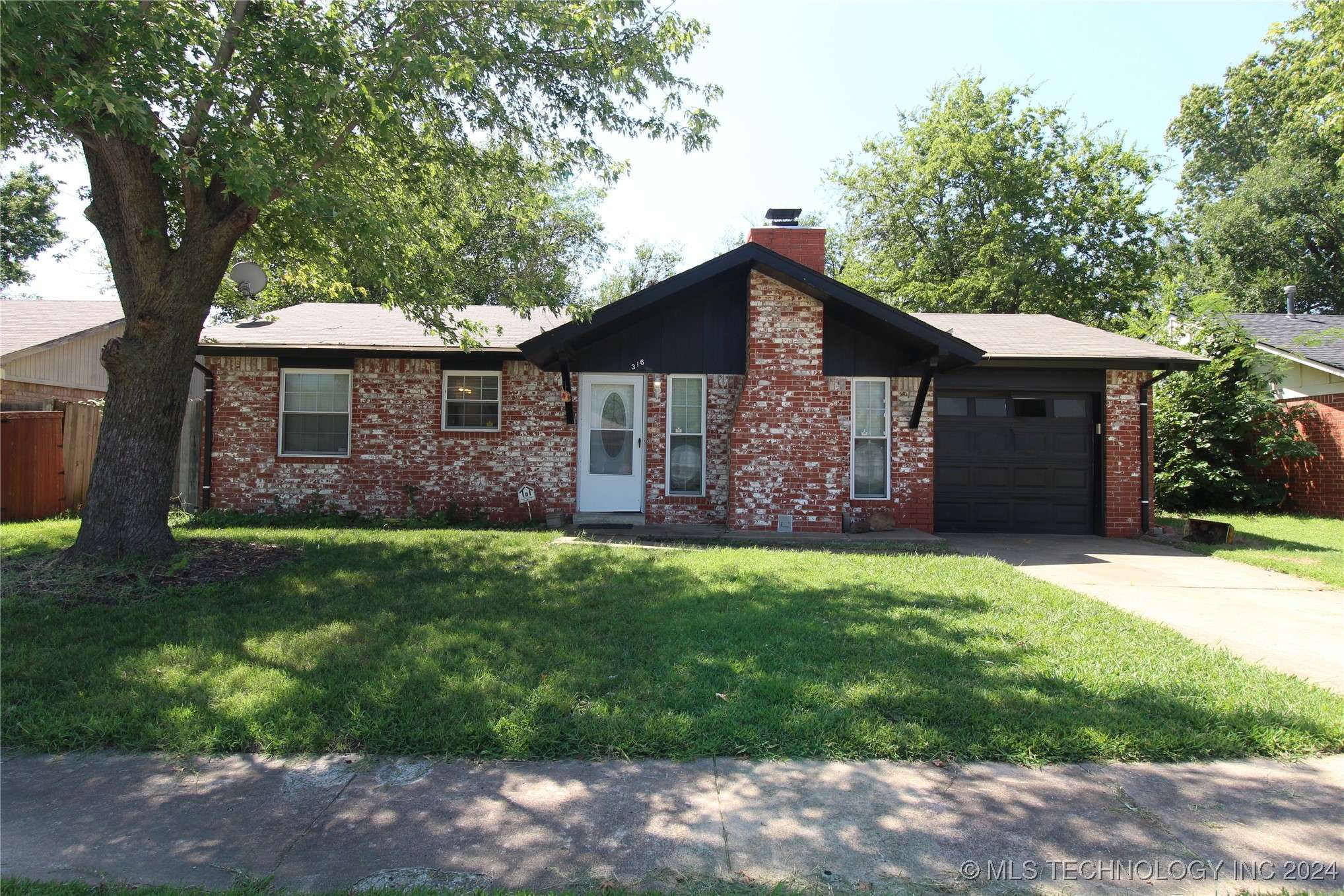 Broken Arrow, OK 74012,316 S Hickory PL