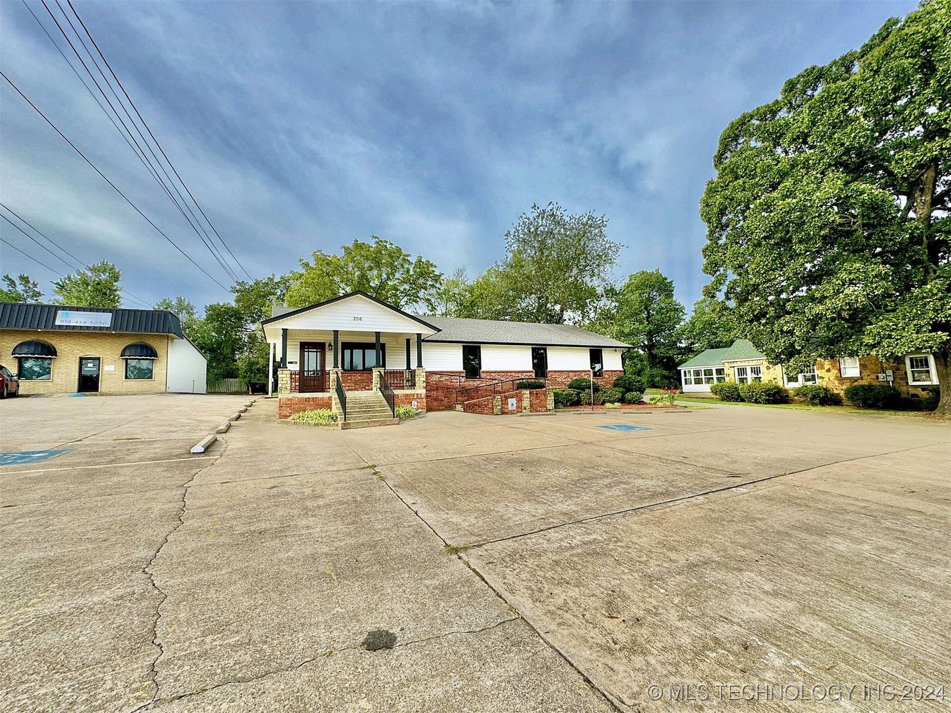 Tahlequah, OK 74464,206 E Downing ST