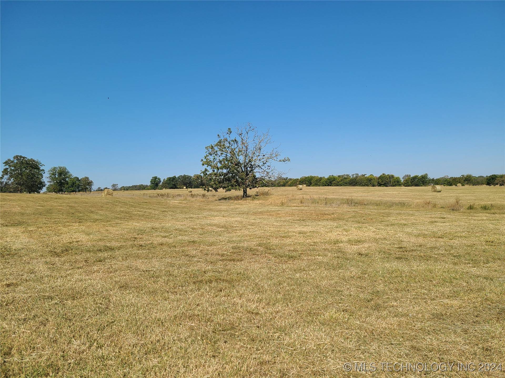 Watts, OK 74964,472501 E 660 RD