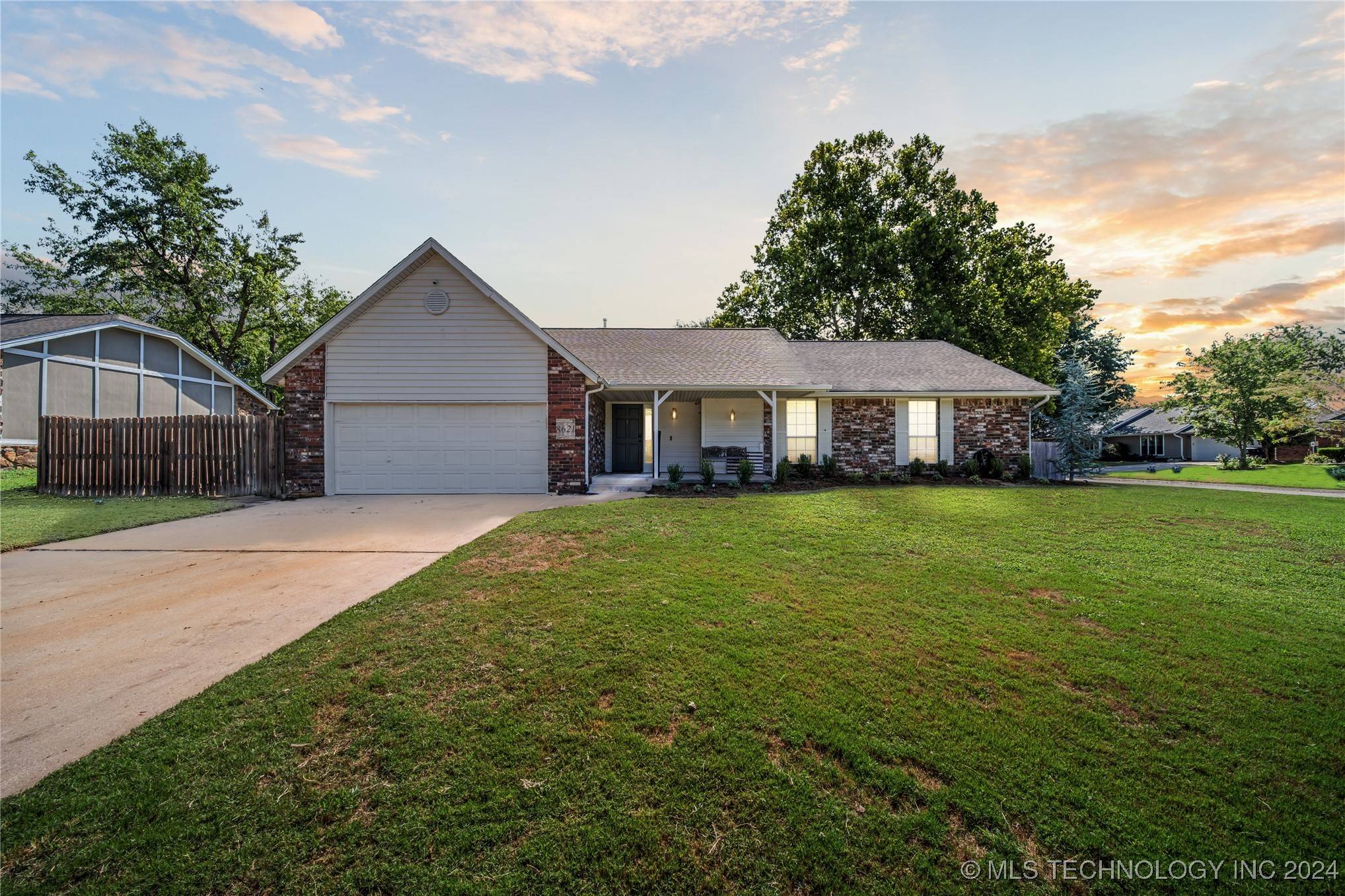 Broken Arrow, OK 74011,8621 Doewood CIR