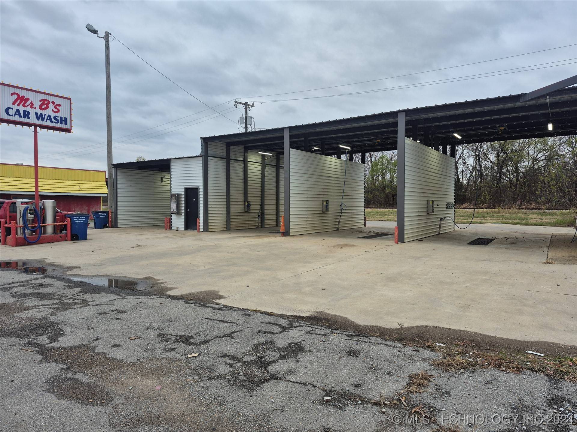 Chouteau, OK 74337,305 S Chouteau AVE