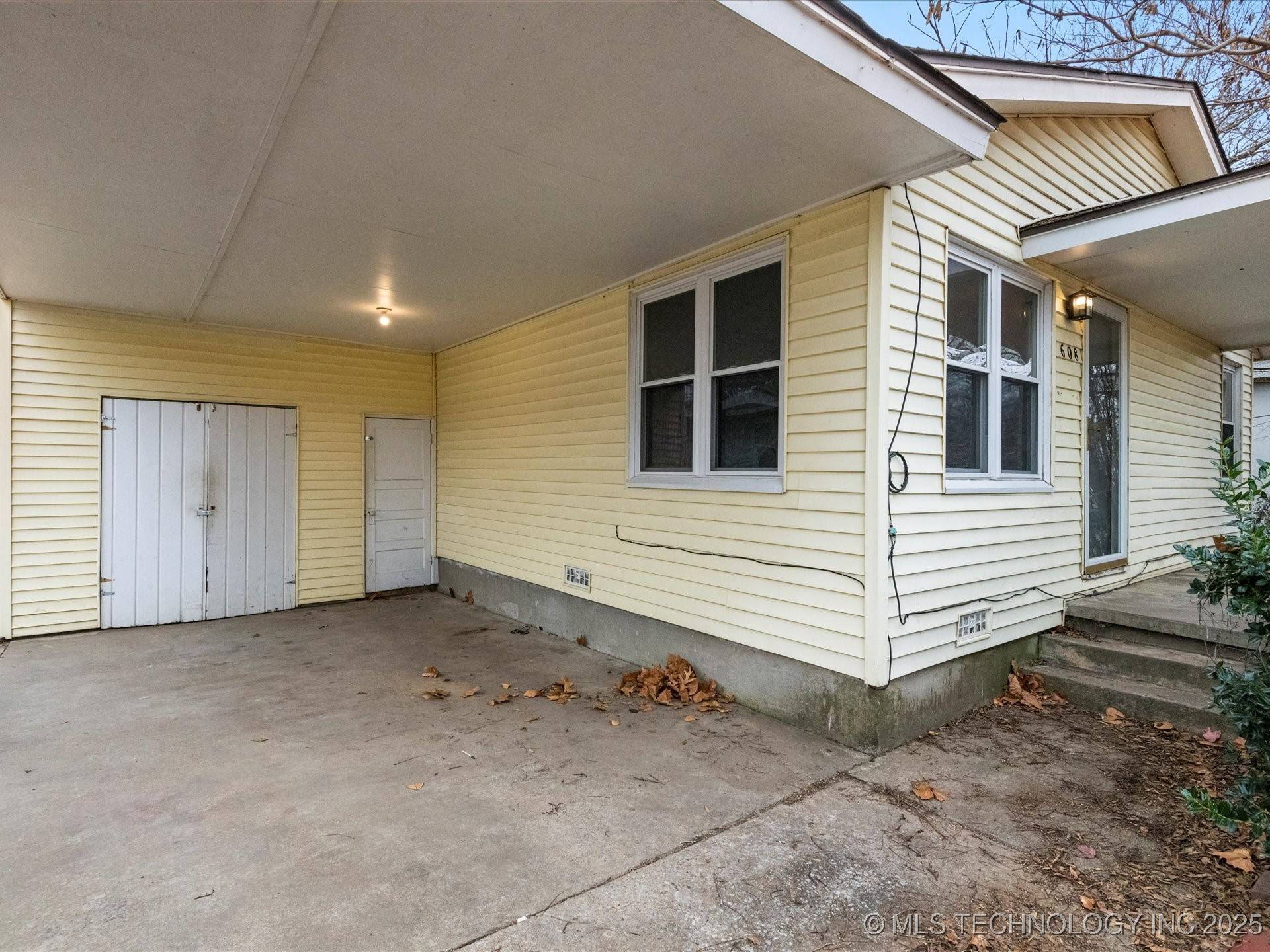 Bartlesville, OK 74006,608 SE Greystone AVE
