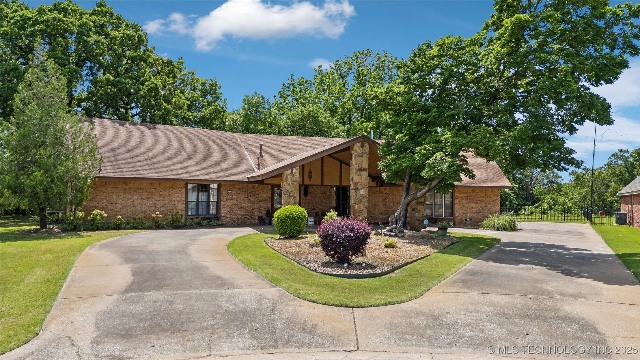Broken Arrow, OK 74011,717 Meadowood DR