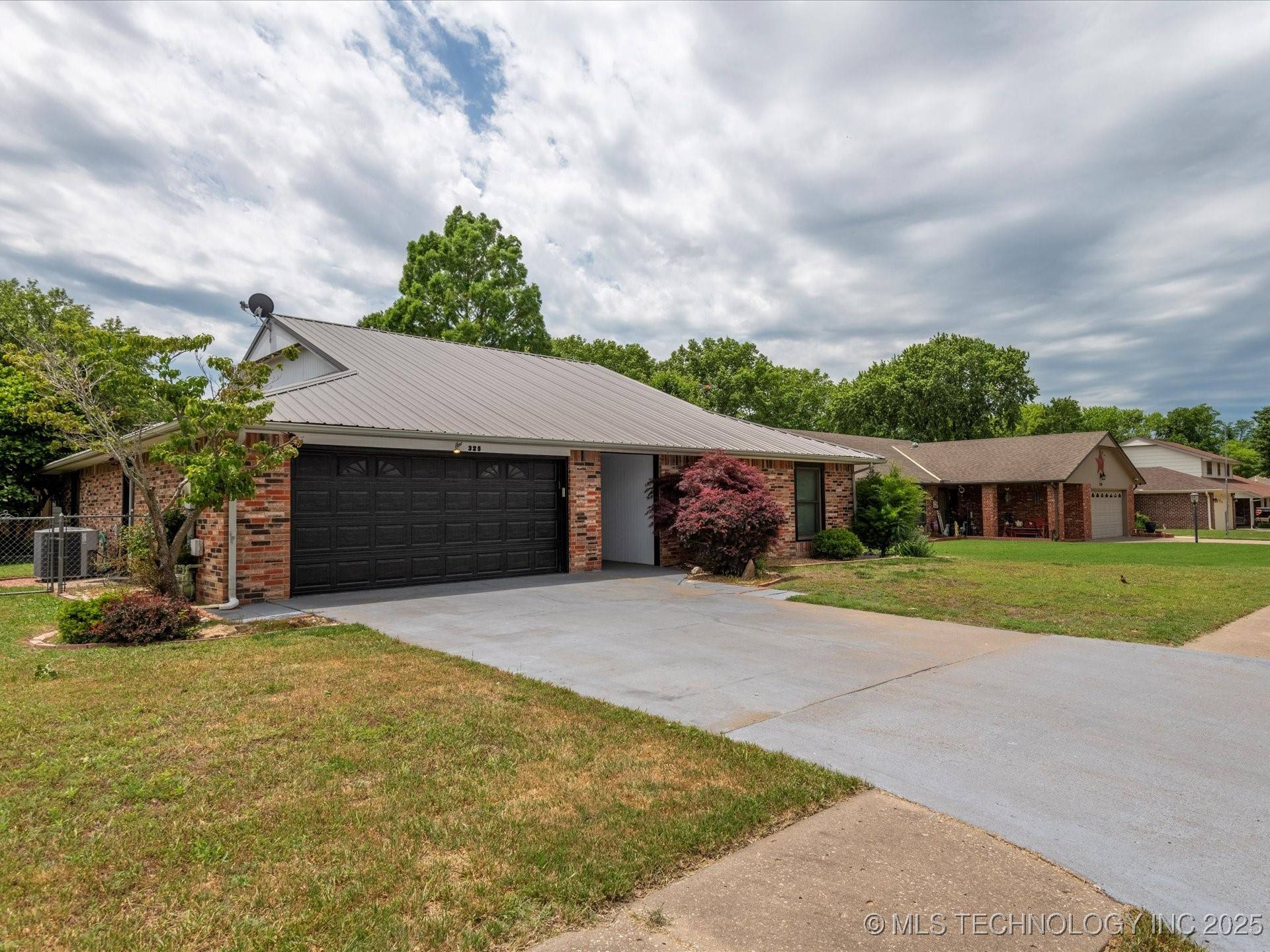 Bartlesville, OK 74006,325 Rachel LN