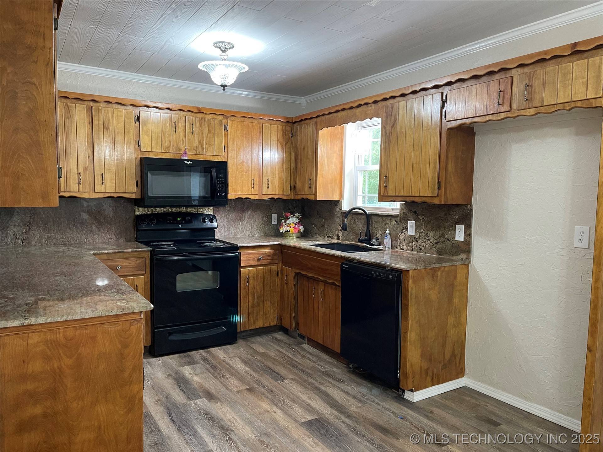 Jenks, OK 74037,422 N Forest ST