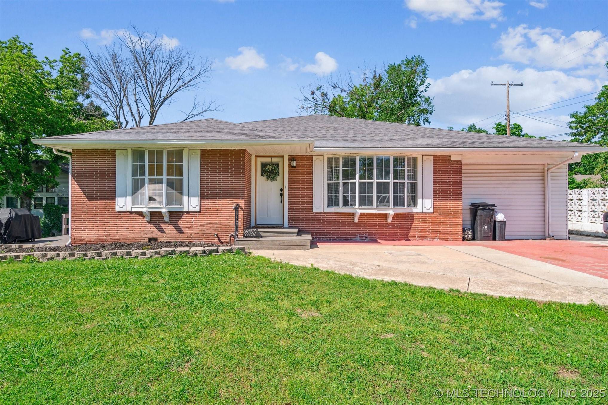 Pryor, OK 74361,303 SE 3rd ST