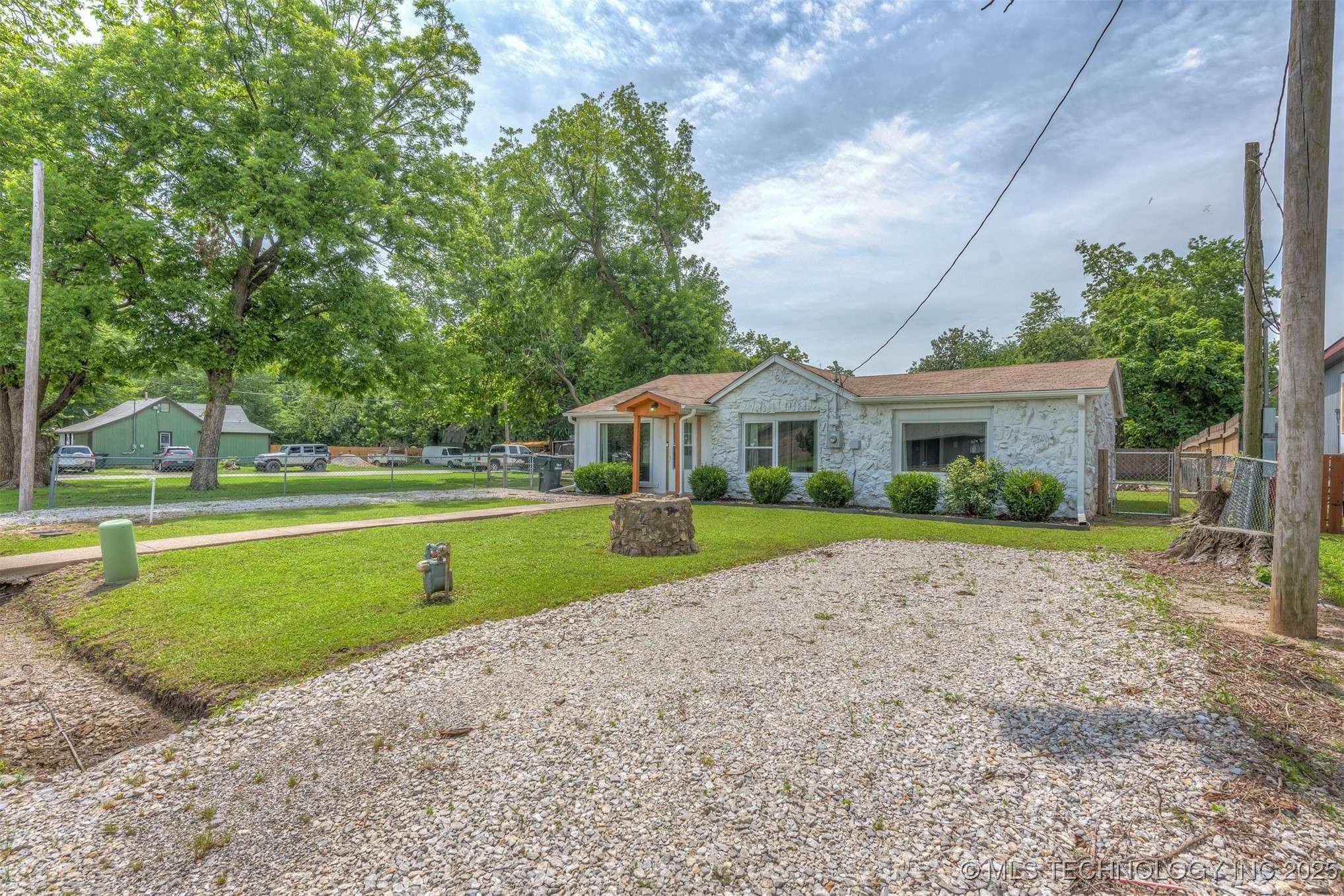 Collinsville, OK 74021,705 W Center ST