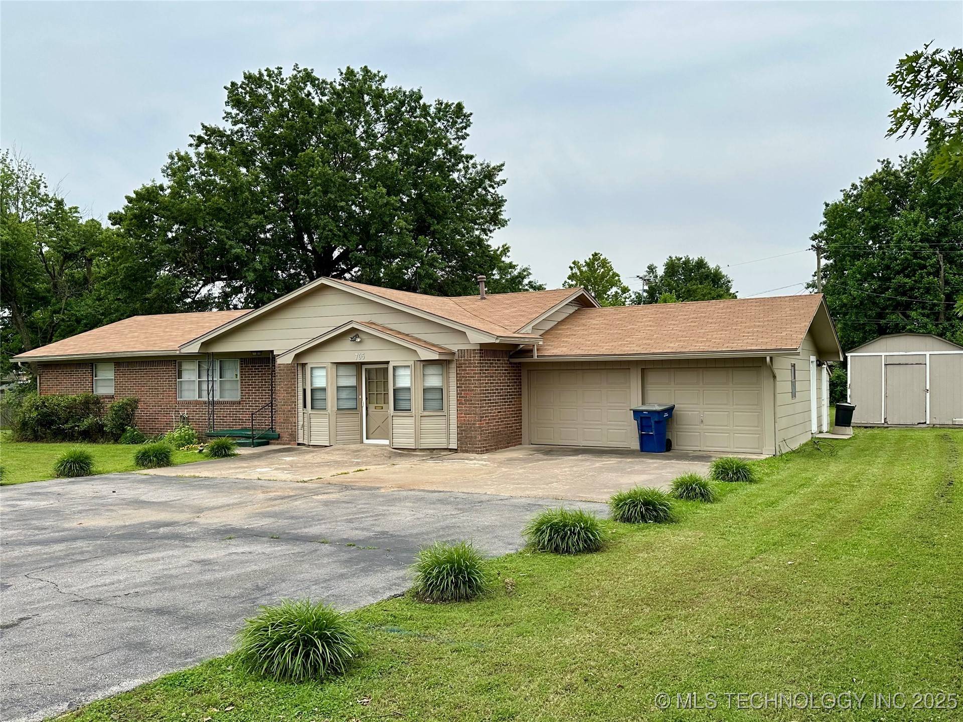 Skiatook, OK 74070,705 W 3rd ST