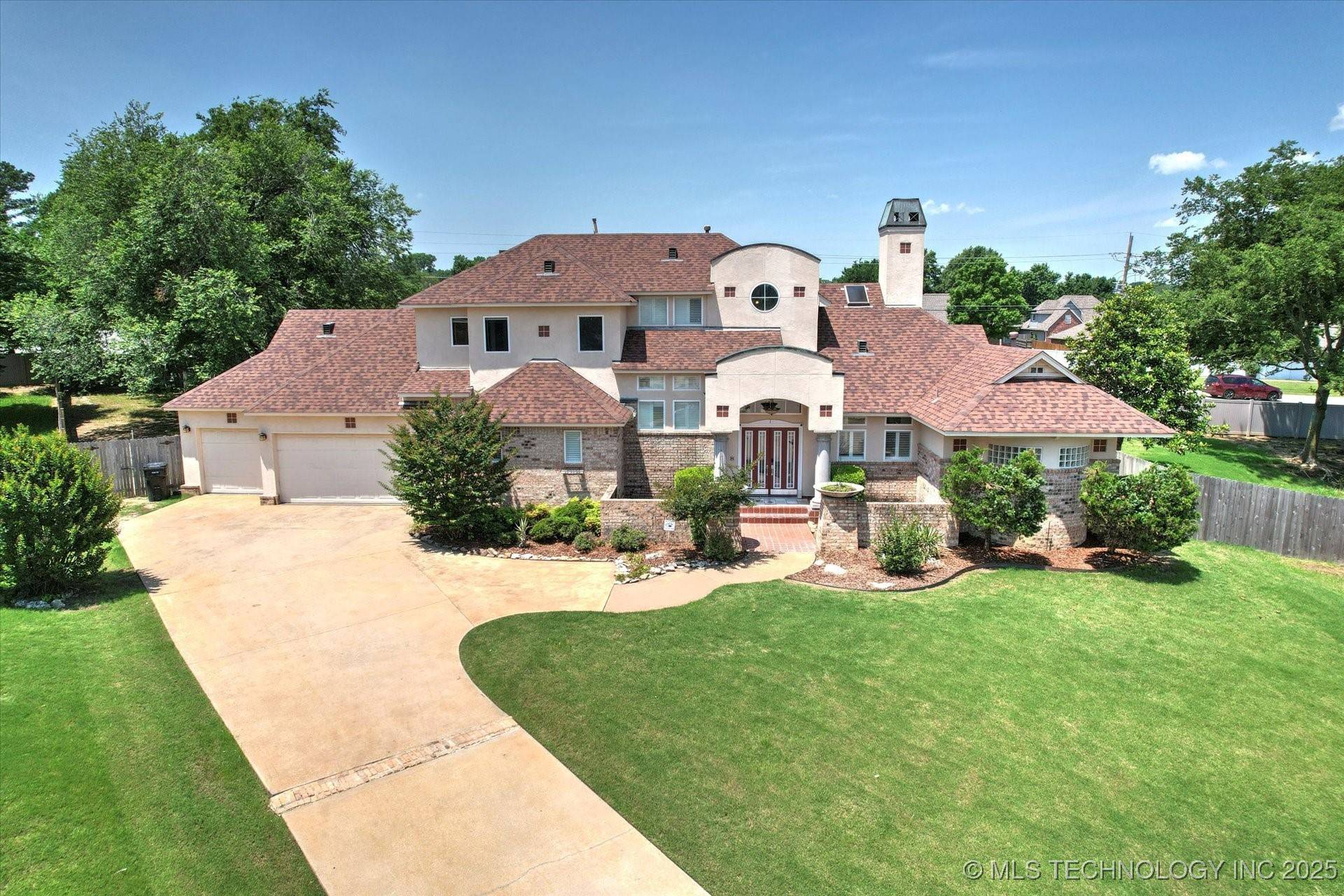 Broken Arrow, OK 74014,524 S 67th ST