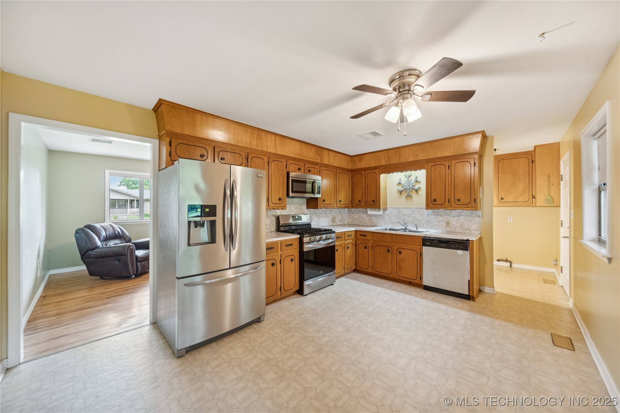 Sand Springs, OK 74063,1818 S 165th West AVE