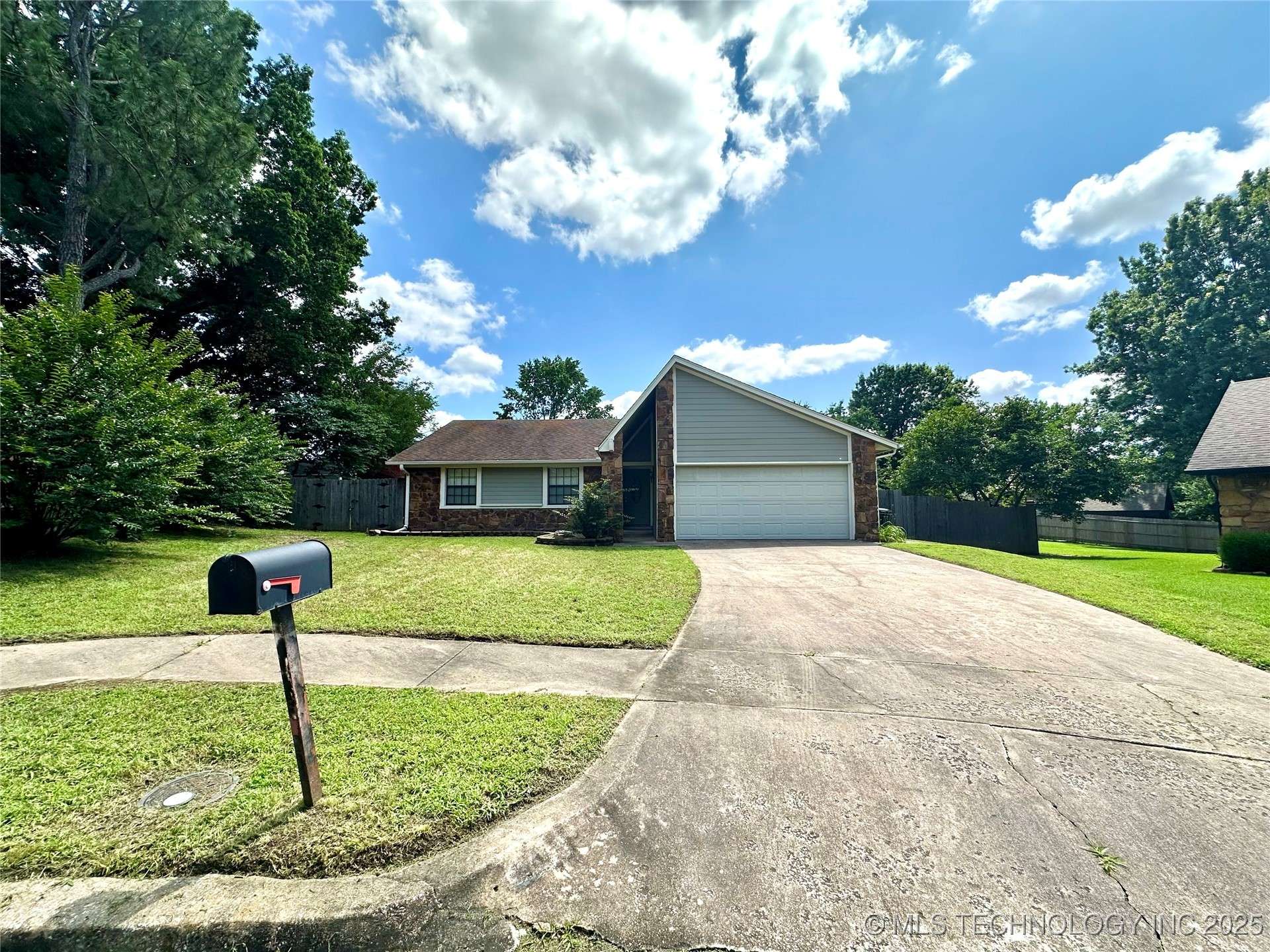 Owasso, OK 74055,204 E 24th CT