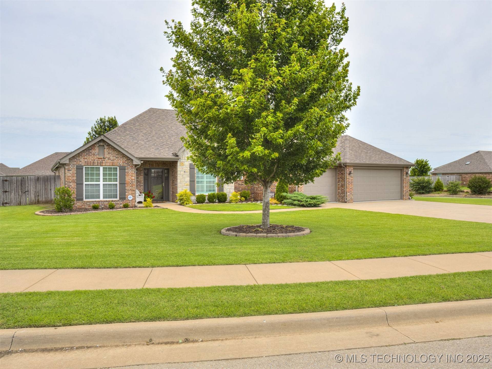 Bartlesville, OK 74006,330 Parkhill LN