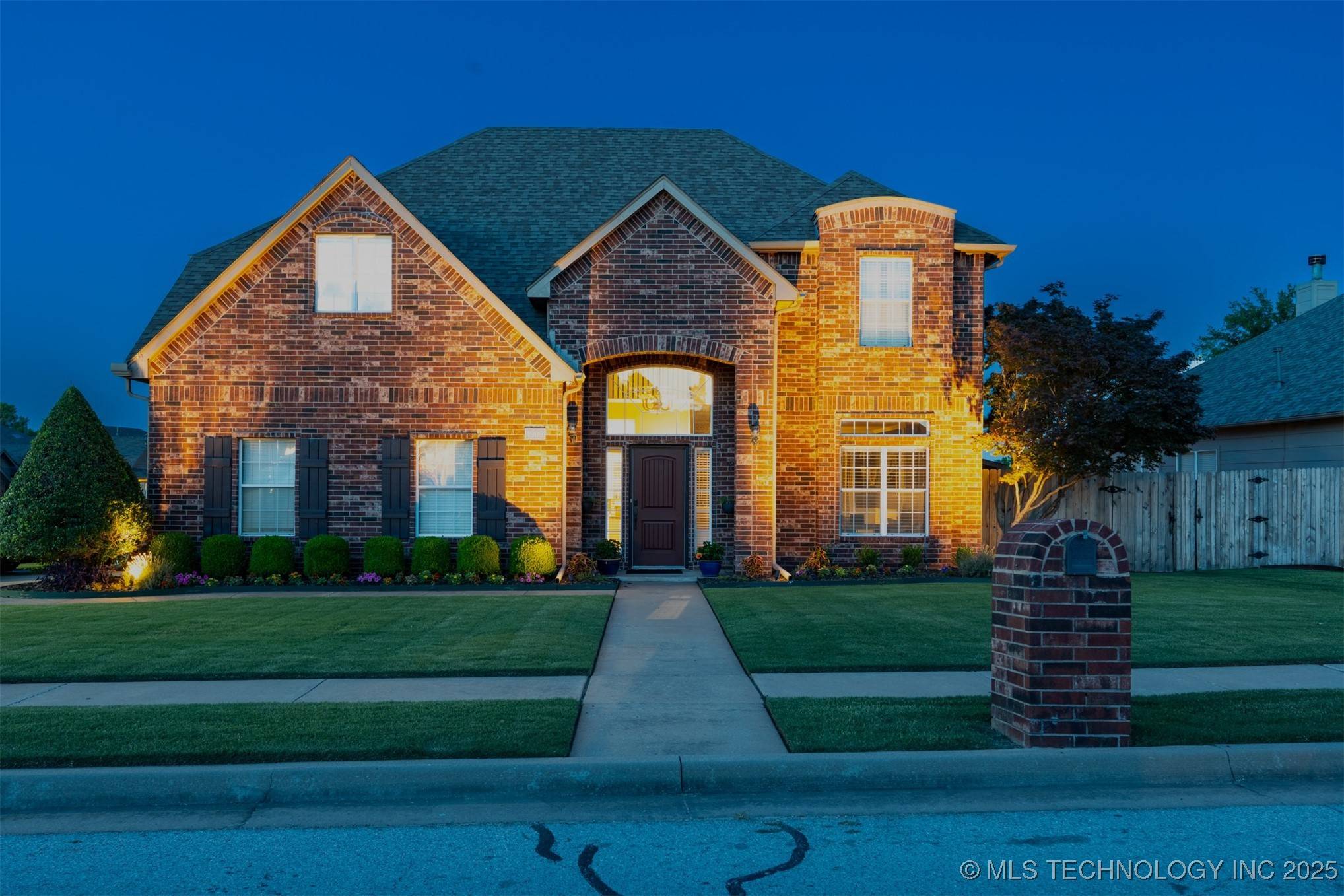 Broken Arrow, OK 74012,1909 N 8th ST