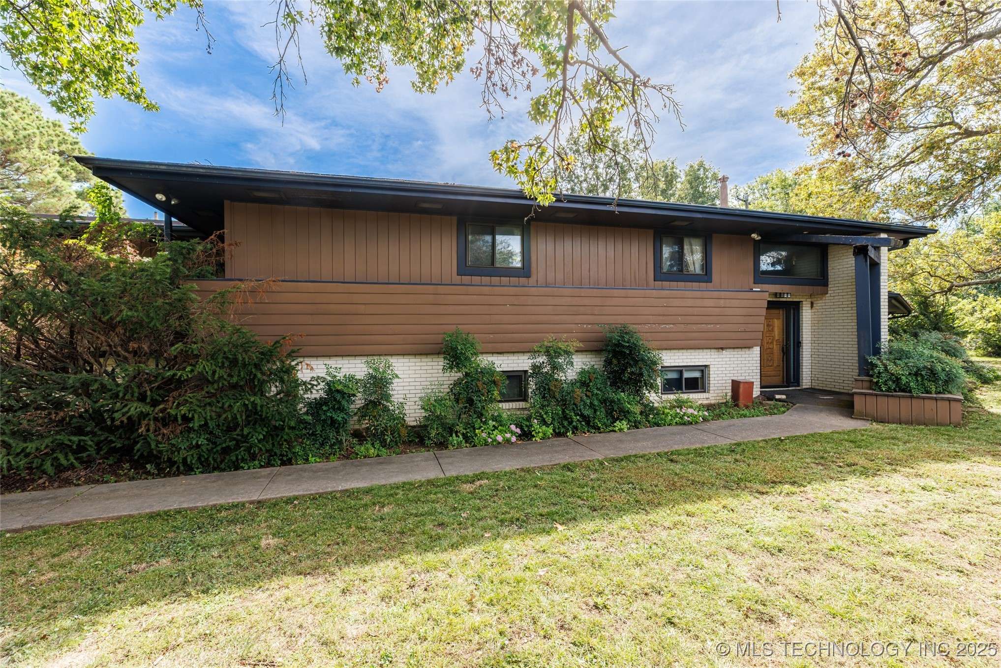 Claremore, OK 74017,1906 Memorial DR