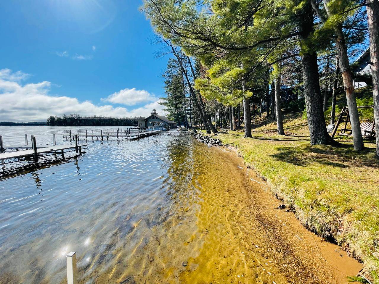 Minocqua, WI 54548,8250 NORTHERN RD #202