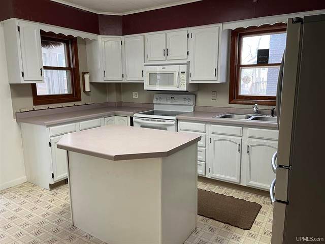 Ironwood, MI 49938,418 LOWELL ST N