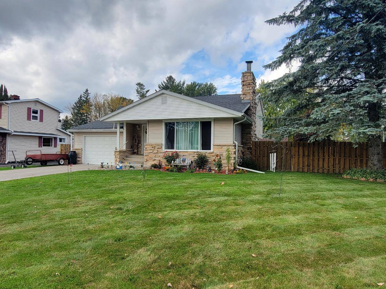Antigo, WI 54409,946 ELM ST