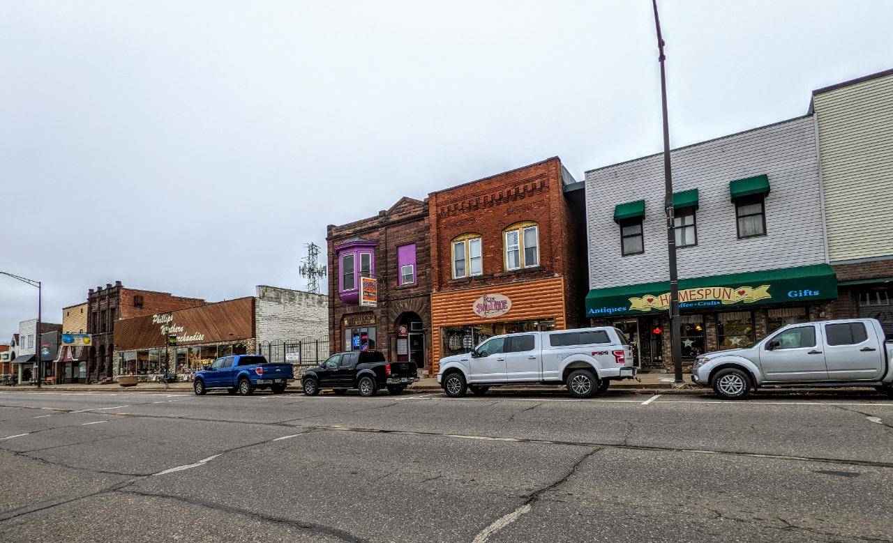 Phillips, WI 54555,176 LAKE AVE N