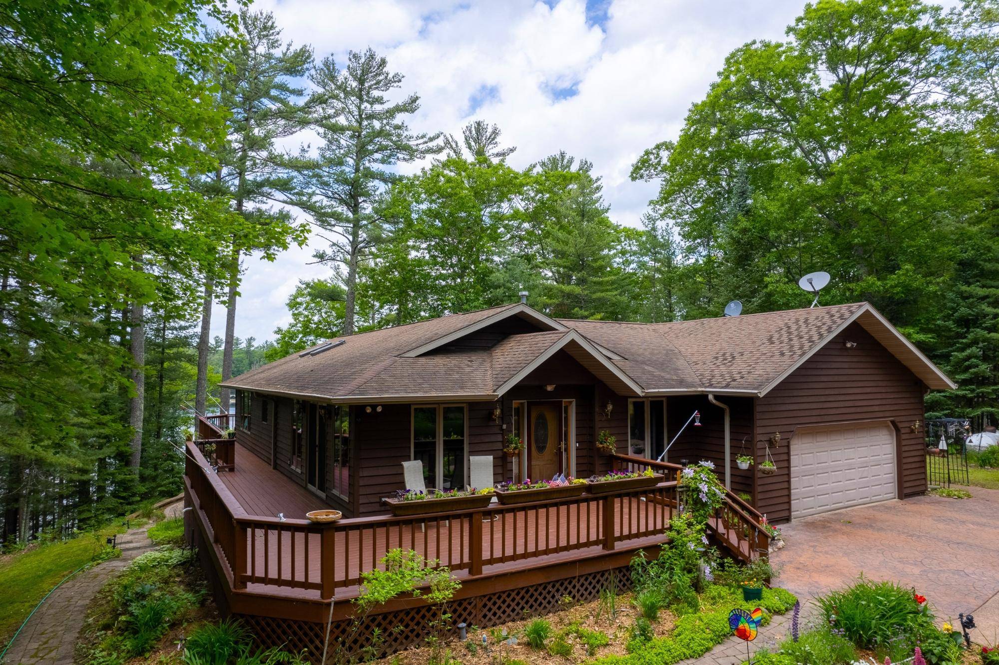 Hazelhurst, WI 54531,6035 TWIN LAKE RD E