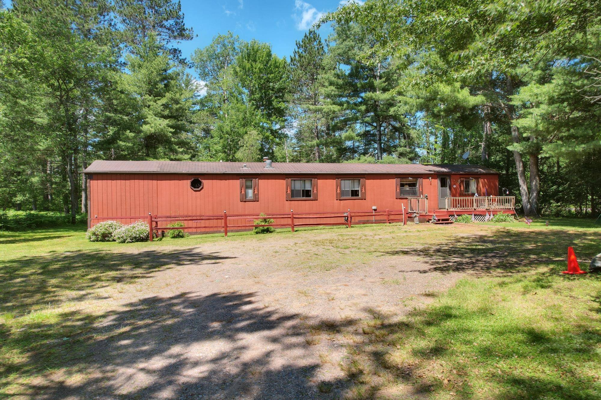 Sayner, WI 54560,8823 KURTZWEIL RD