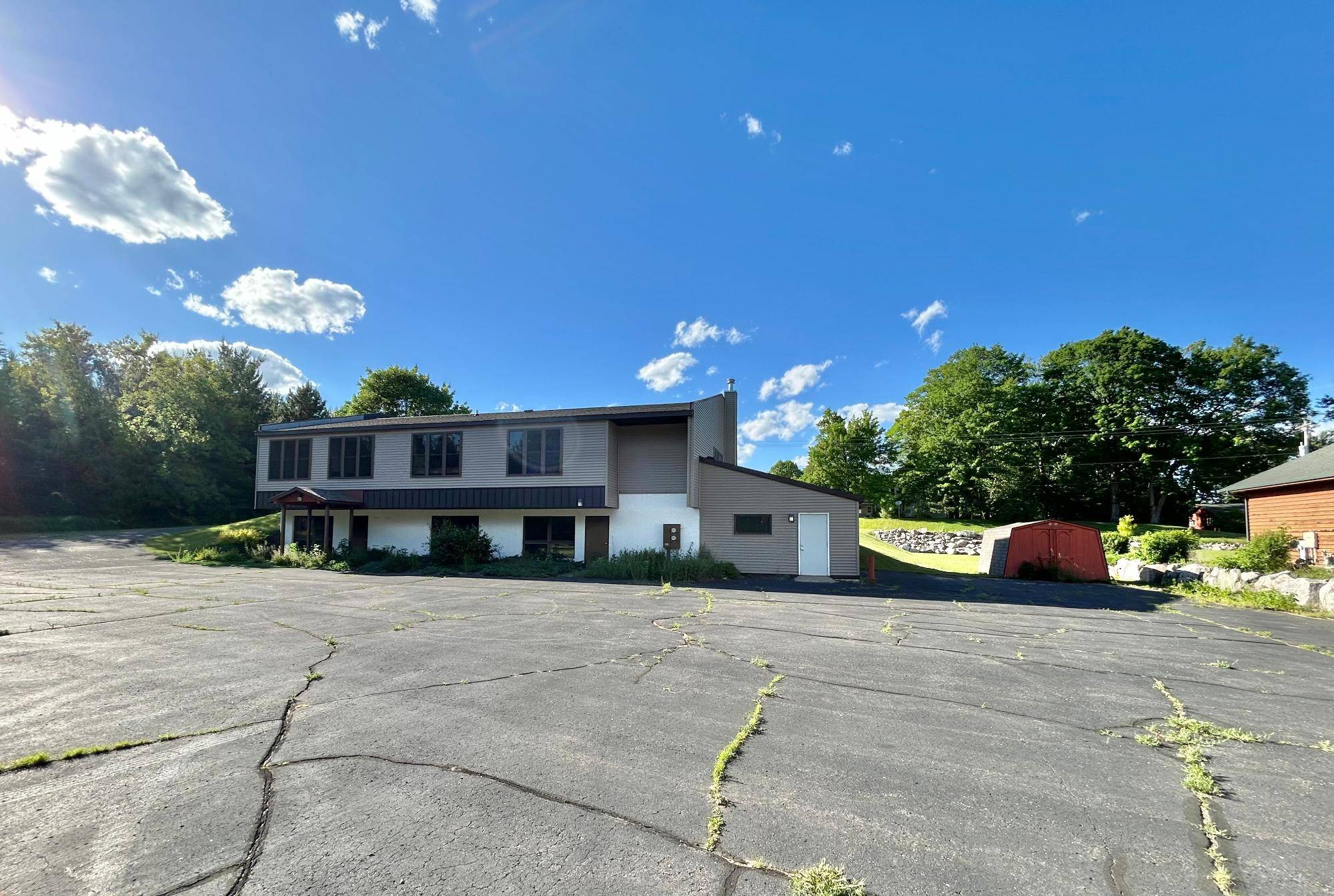Crandon, WI 54520,207 W PIONEER ST