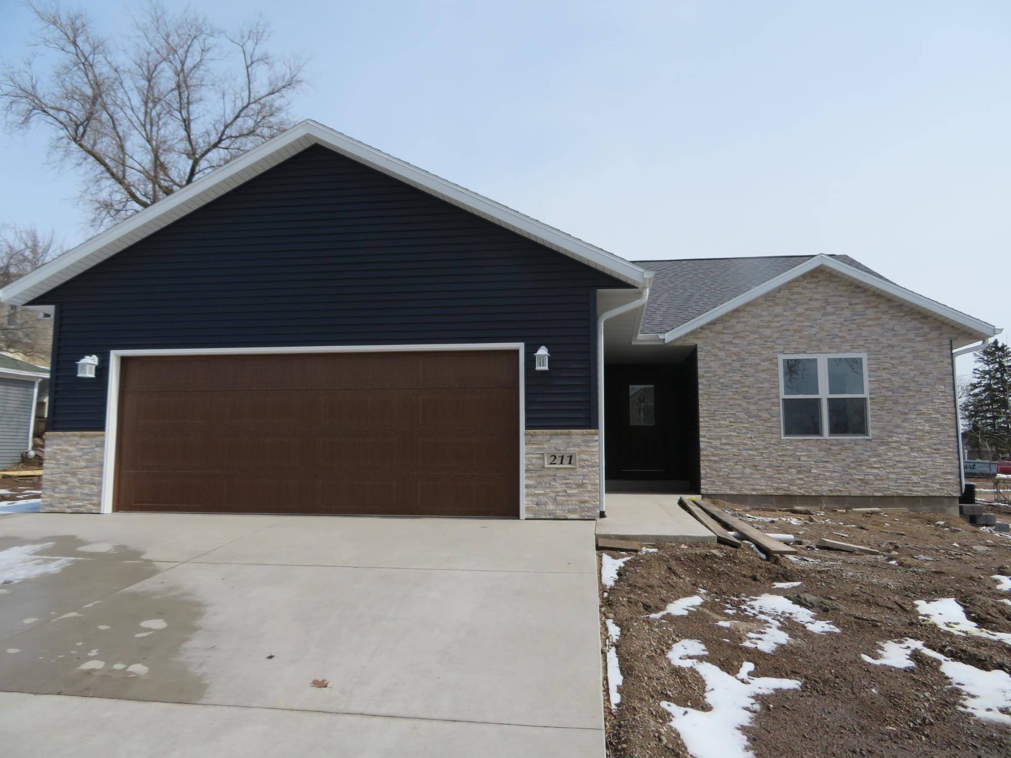 Merrill, WI 54452,211 CLEVELAND ST