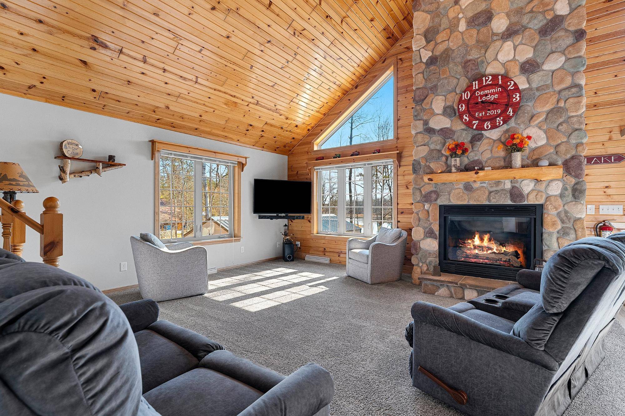 Crivitz, WI 54114,15922 FLOWER LAKE DR