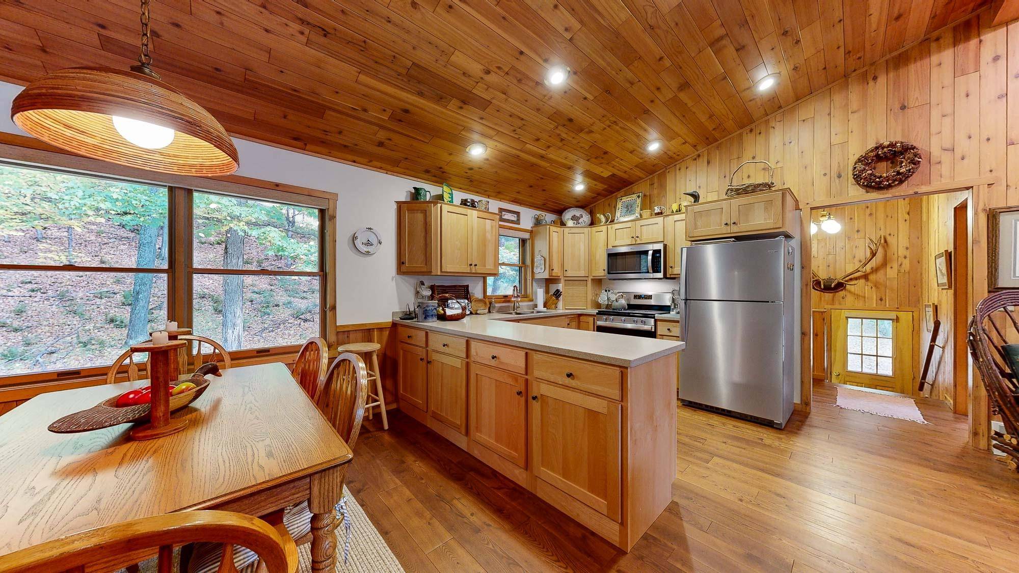 Iron River, MI 49935,ON SMOKY LAKE DR