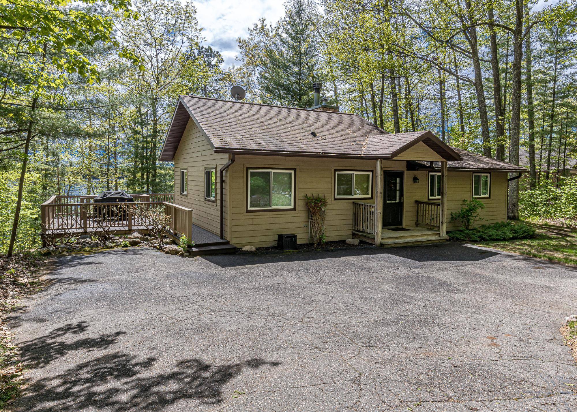 Minocqua, WI 54548,8916 FOREST LN