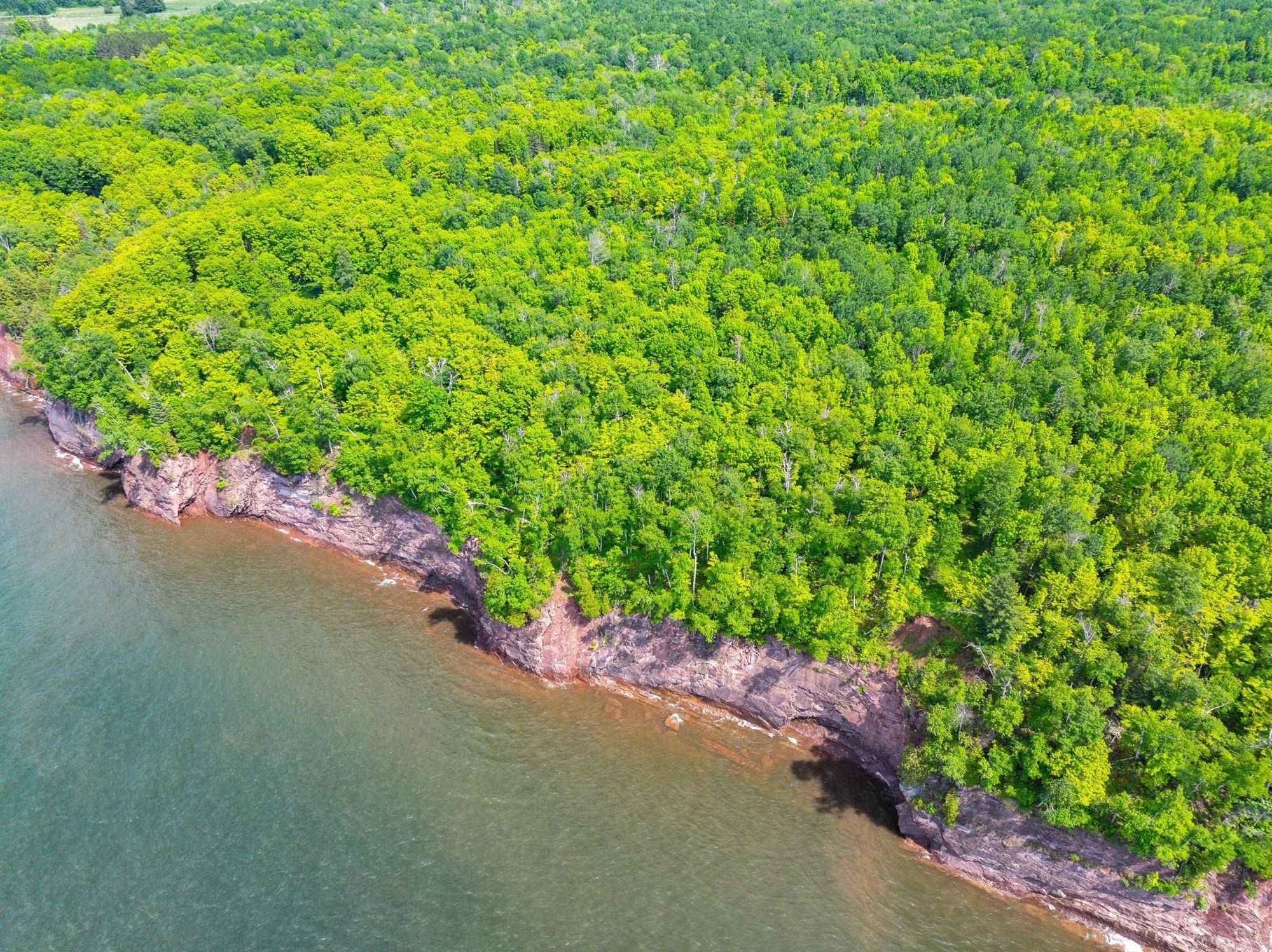Ironwood, MI 49938,17 AC ON LAKE RD