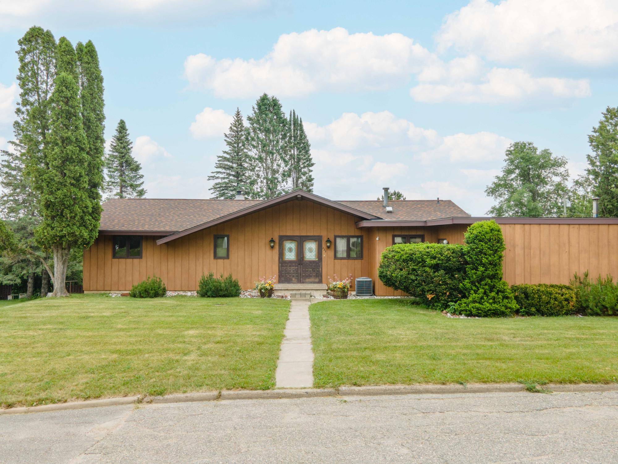 Iron River, MI 49935,222 10TH AVE N
