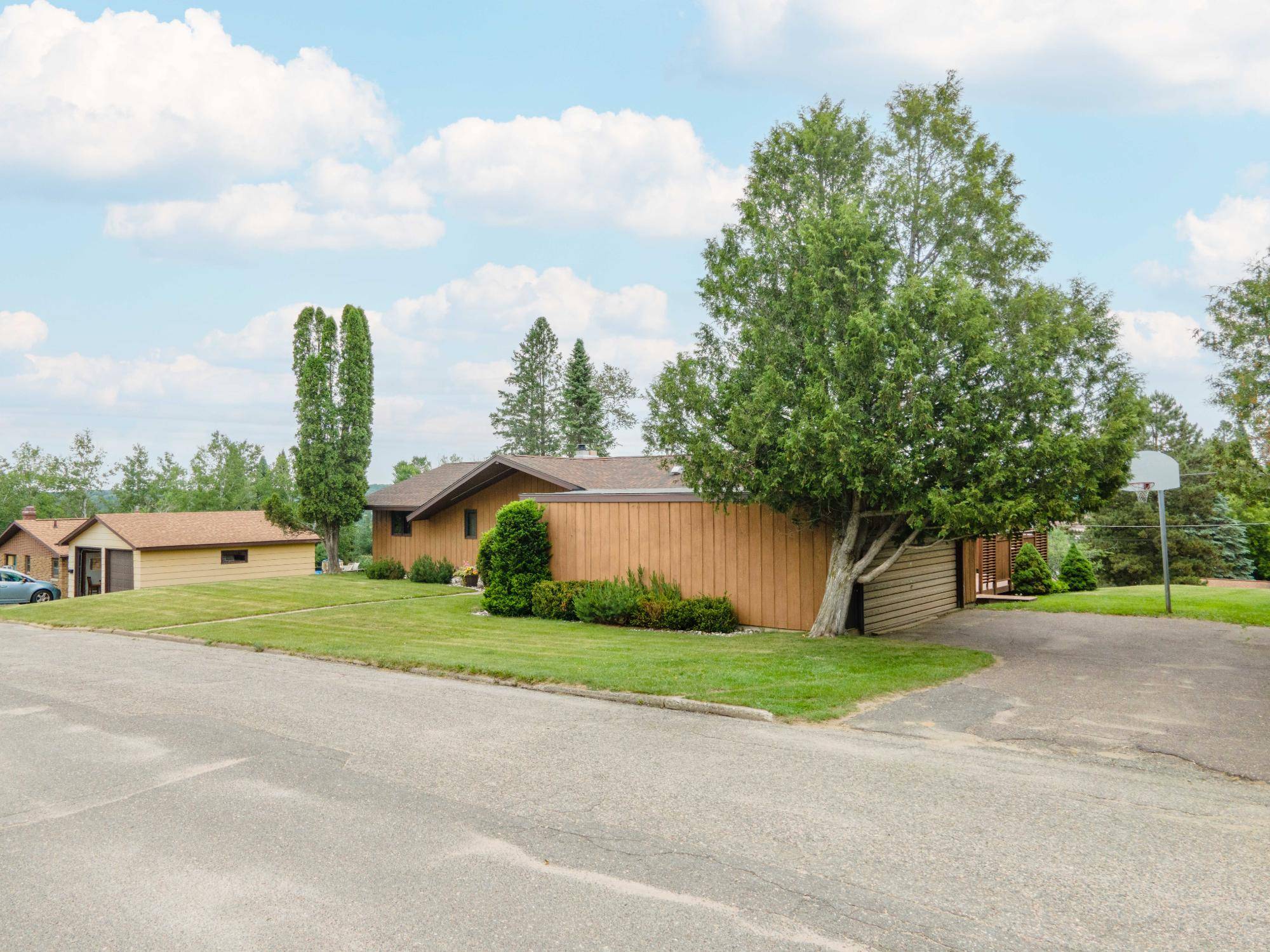 Iron River, MI 49935,222 10TH AVE N