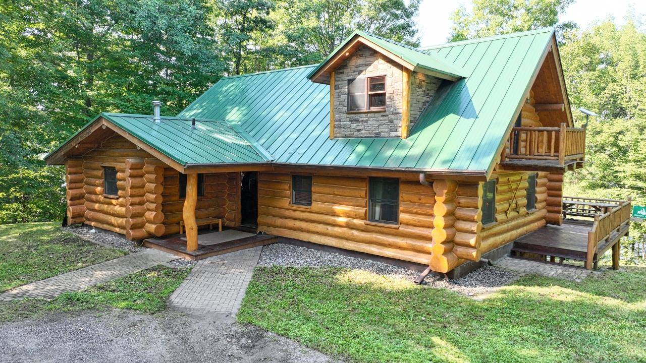 Minocqua, WI 54548,8896 FOREST LN