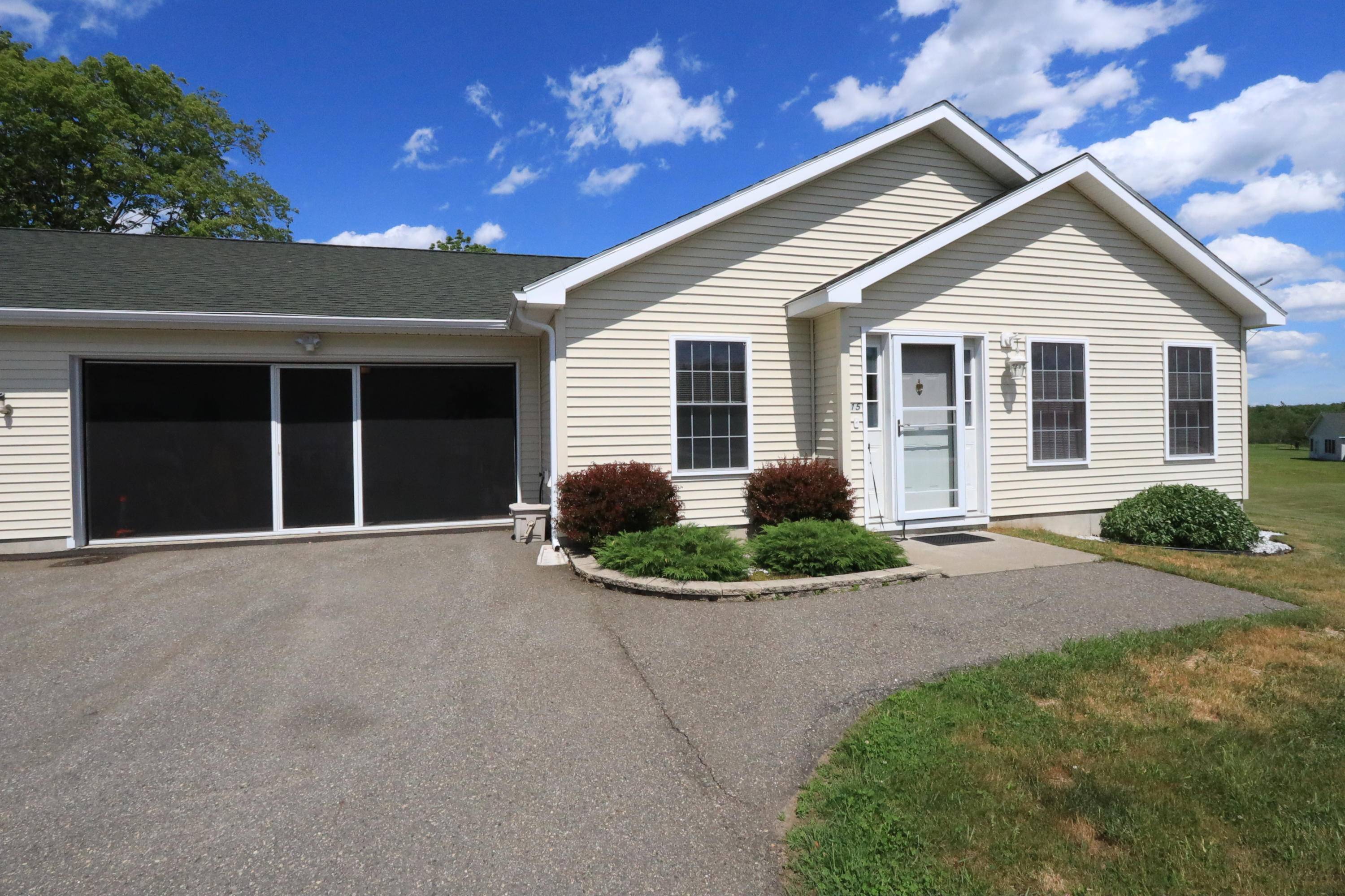 Pittsfield, ME 04967,15 Gleneagle Court, Hartland AVE #15