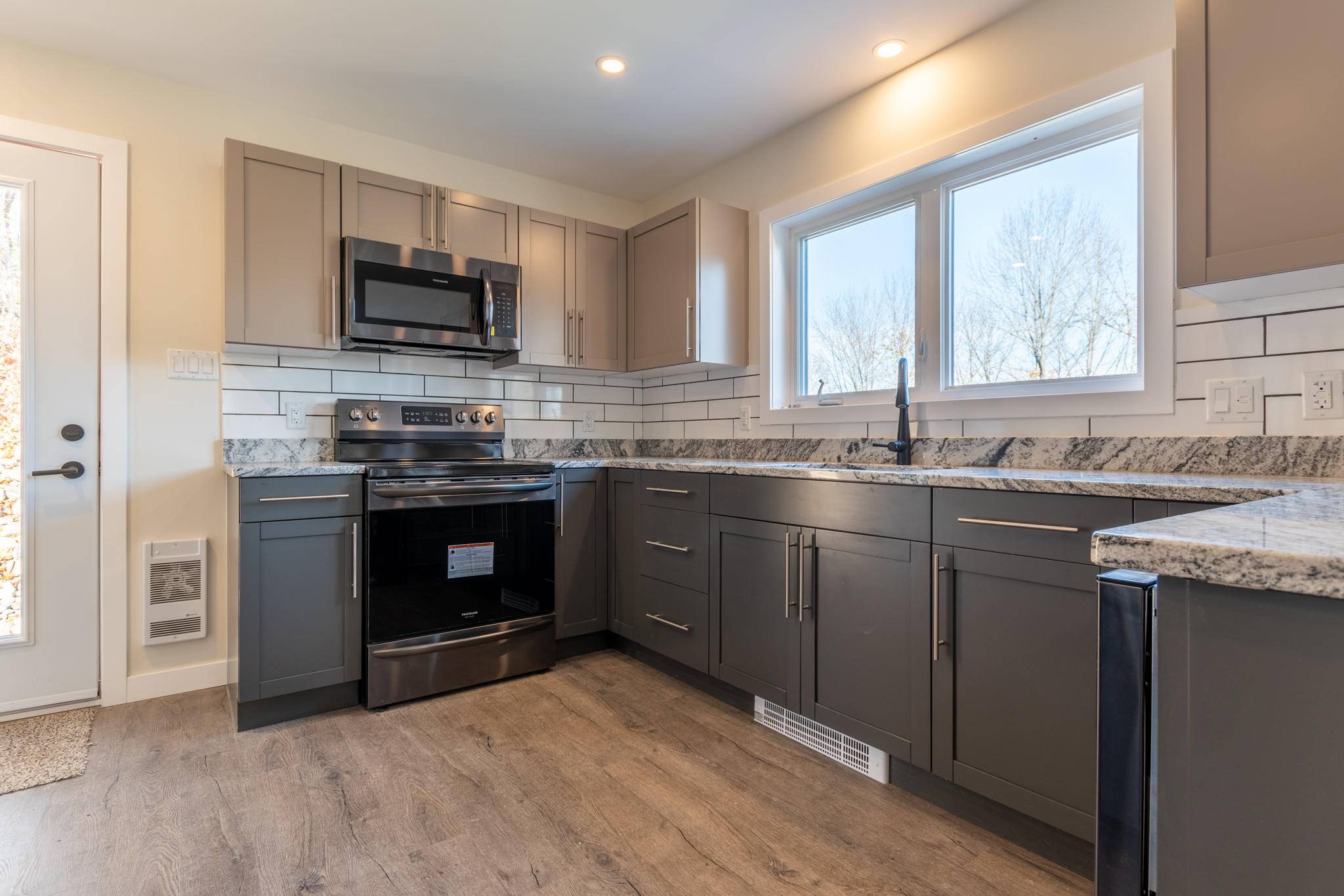 Bangor, ME 04401,11 Drummond ST