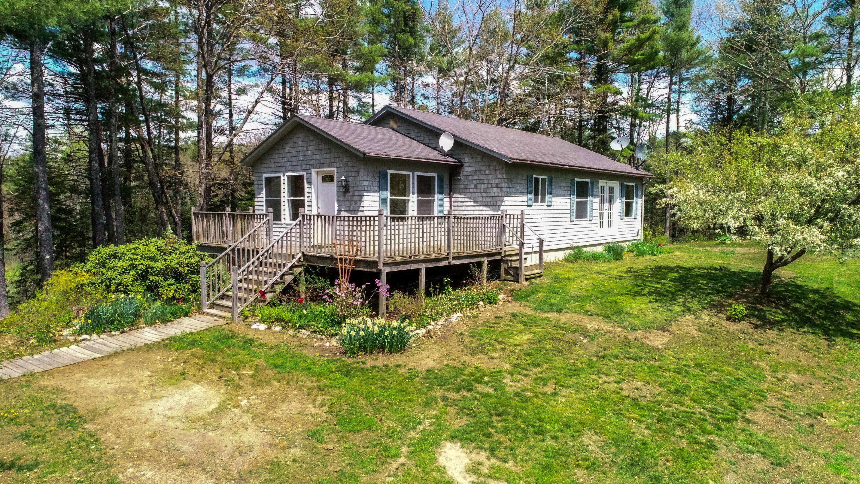 Whitefield, ME 04353,93 Heath RD