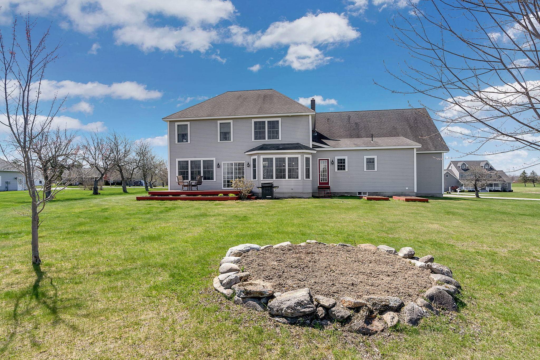 Turner, ME 04282,17 Macintosh DR