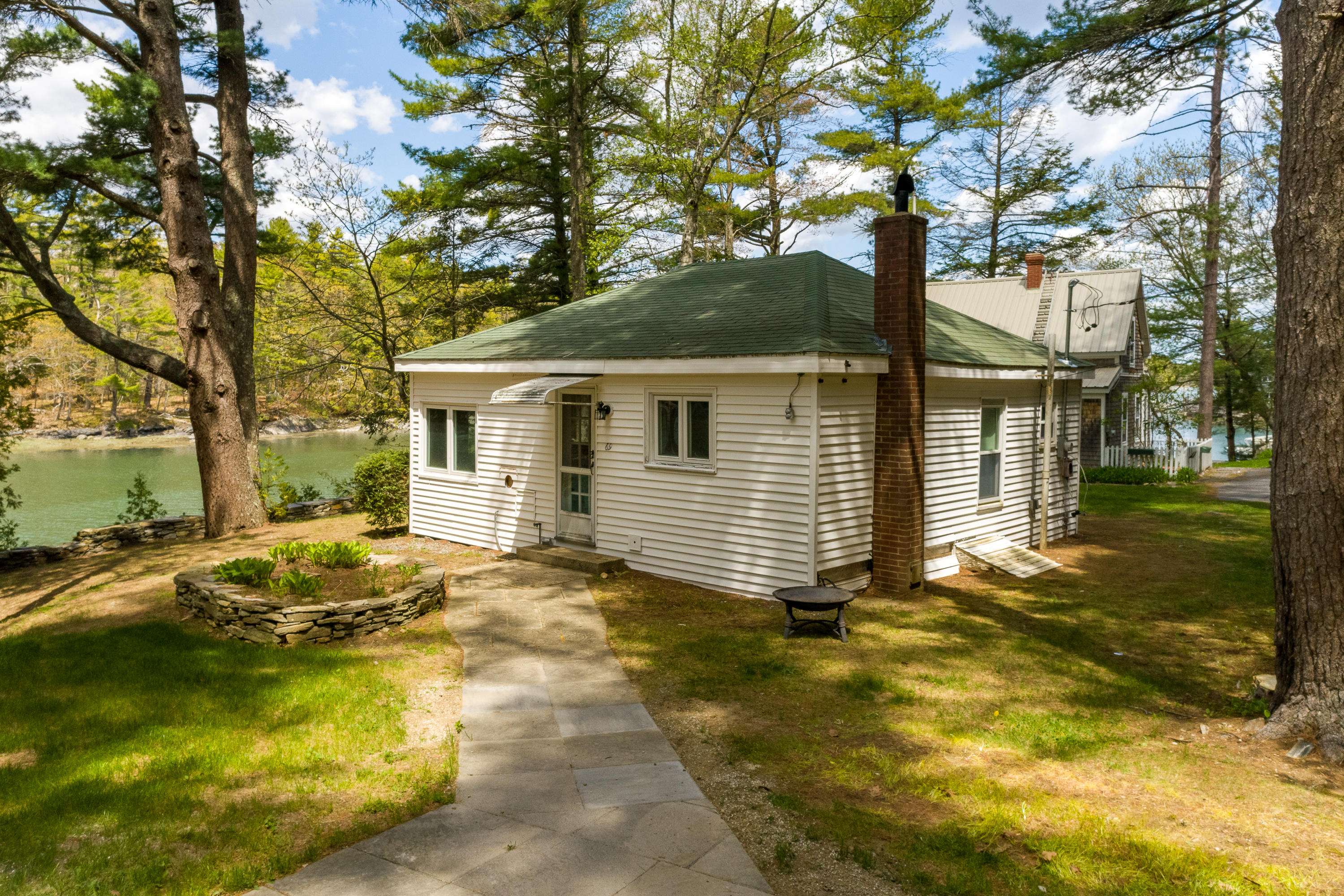 West Bath, ME 04530,69 Kings Point RD