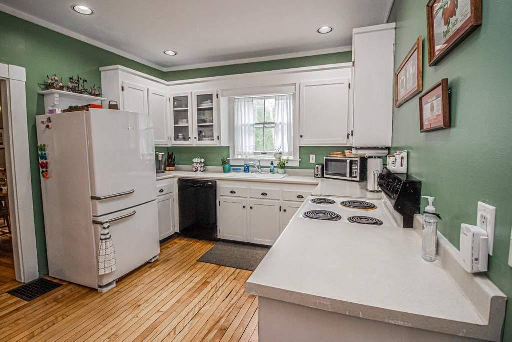 Farmington, ME 04938,146 Middle ST