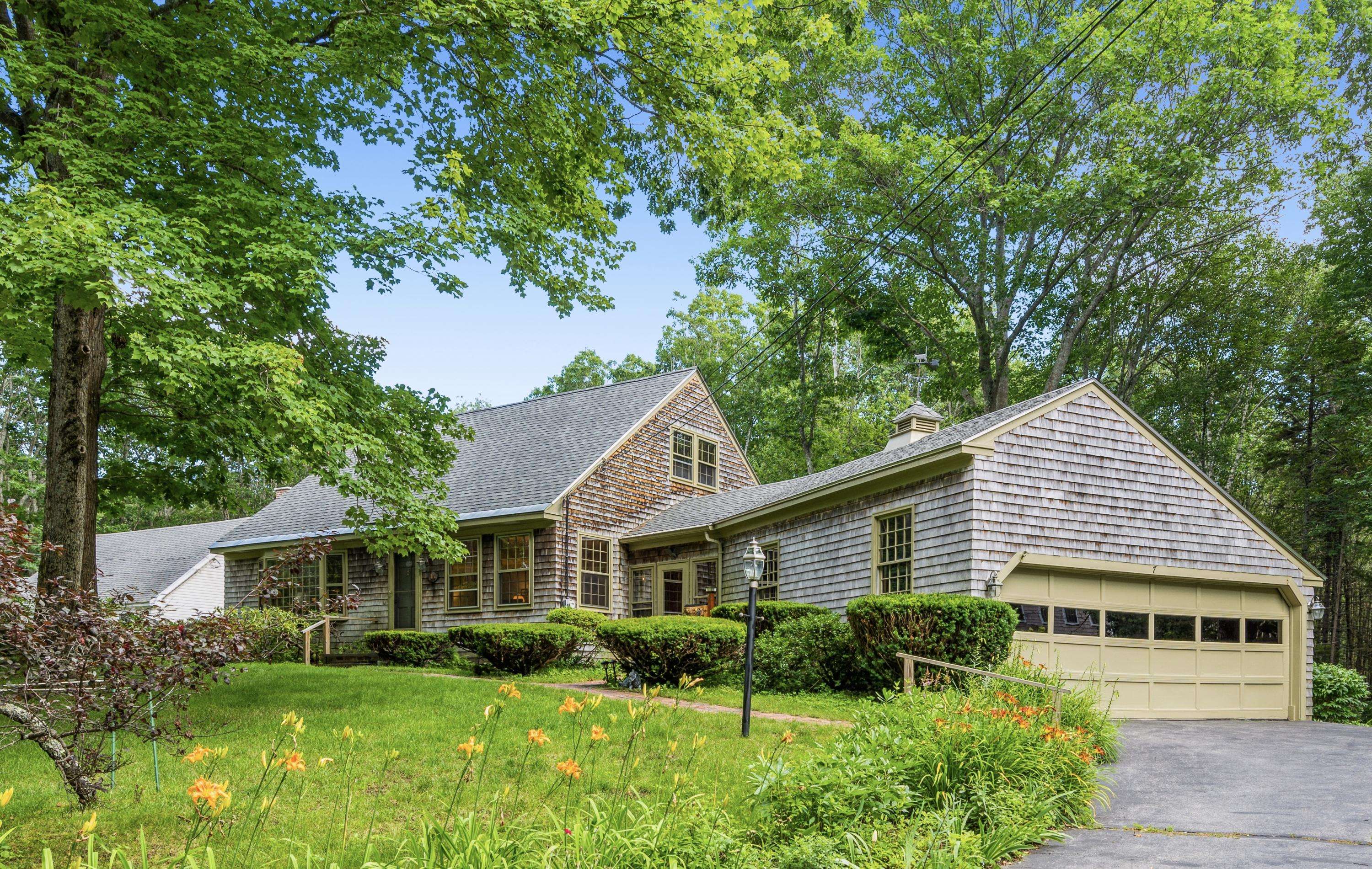 Kennebunk, ME 04043,7 Carriage LN