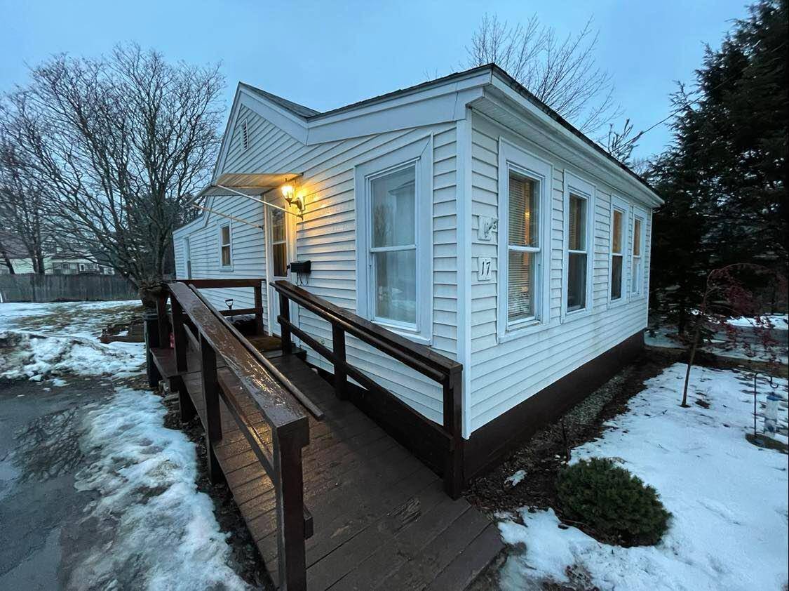 Winslow, ME 04901,17 Poulin ST