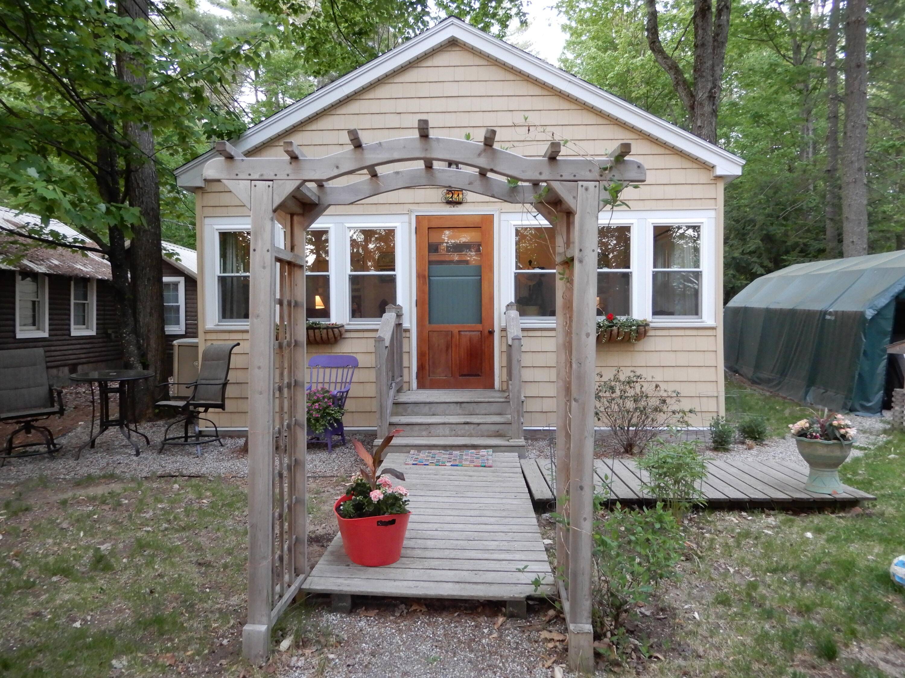 Limington, ME 04049,21 Papoose LN