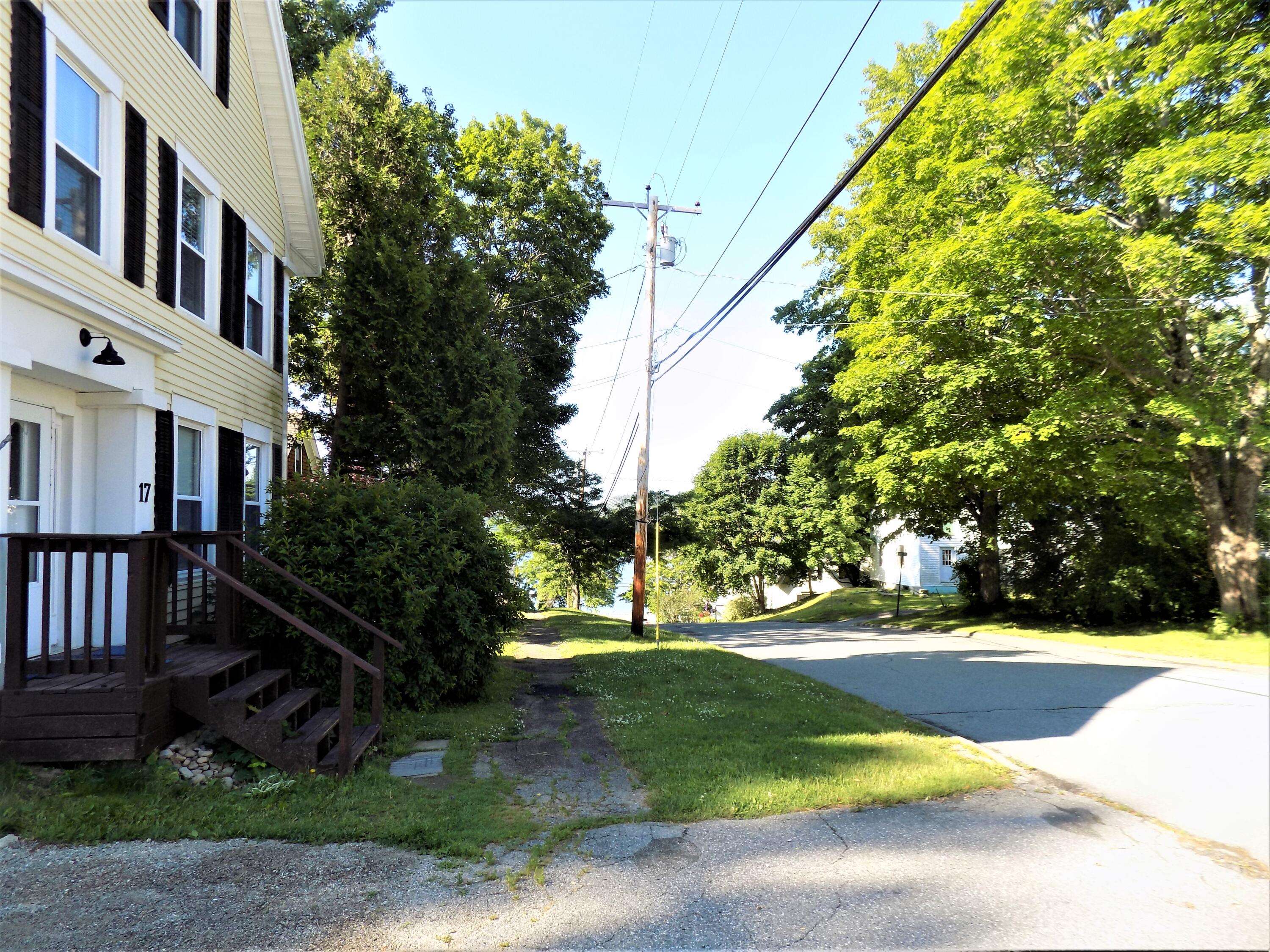 Bucksport, ME 04416,17 Mcdonald ST