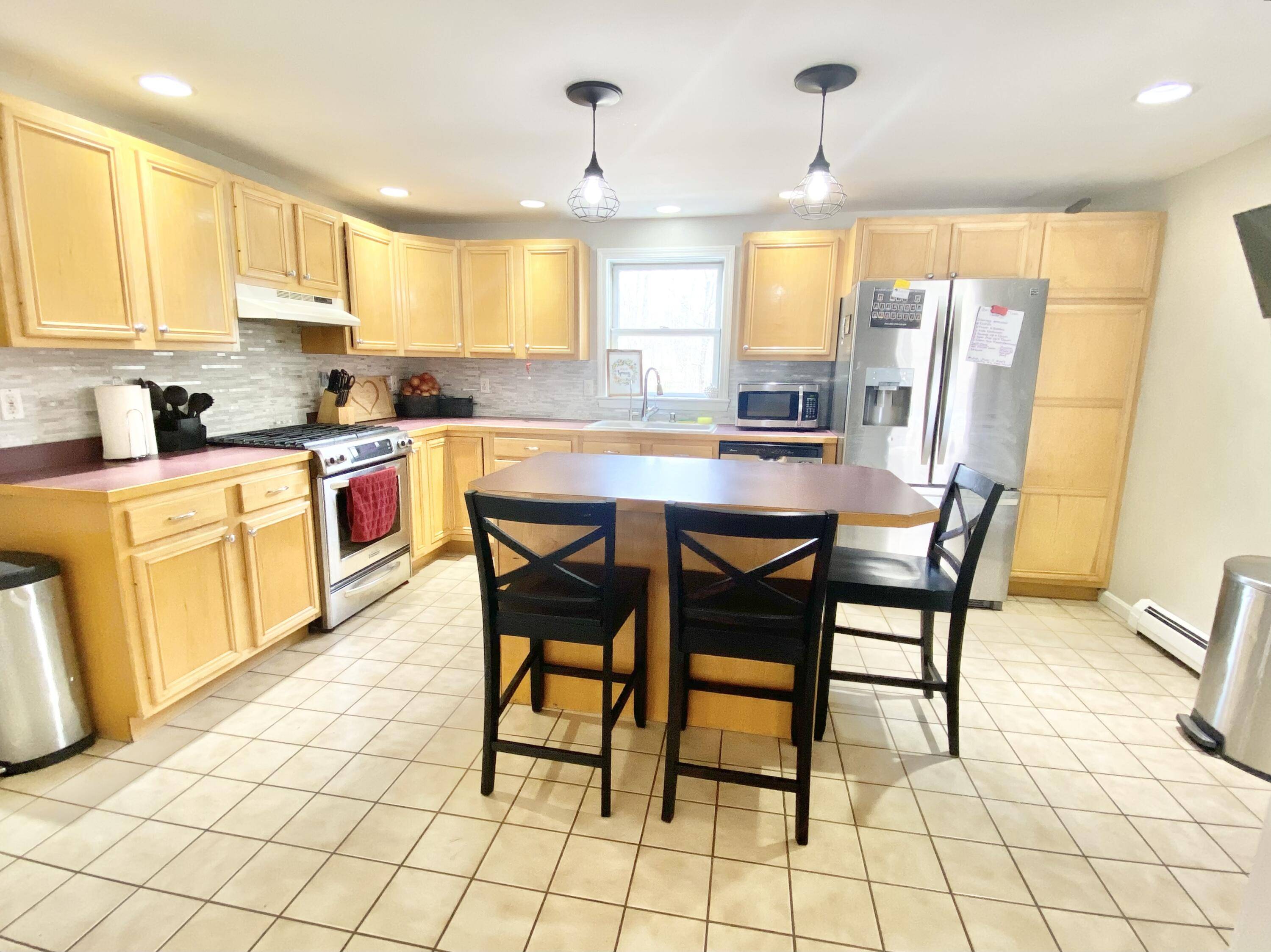 Buxton, ME 04093,288 Pease RD