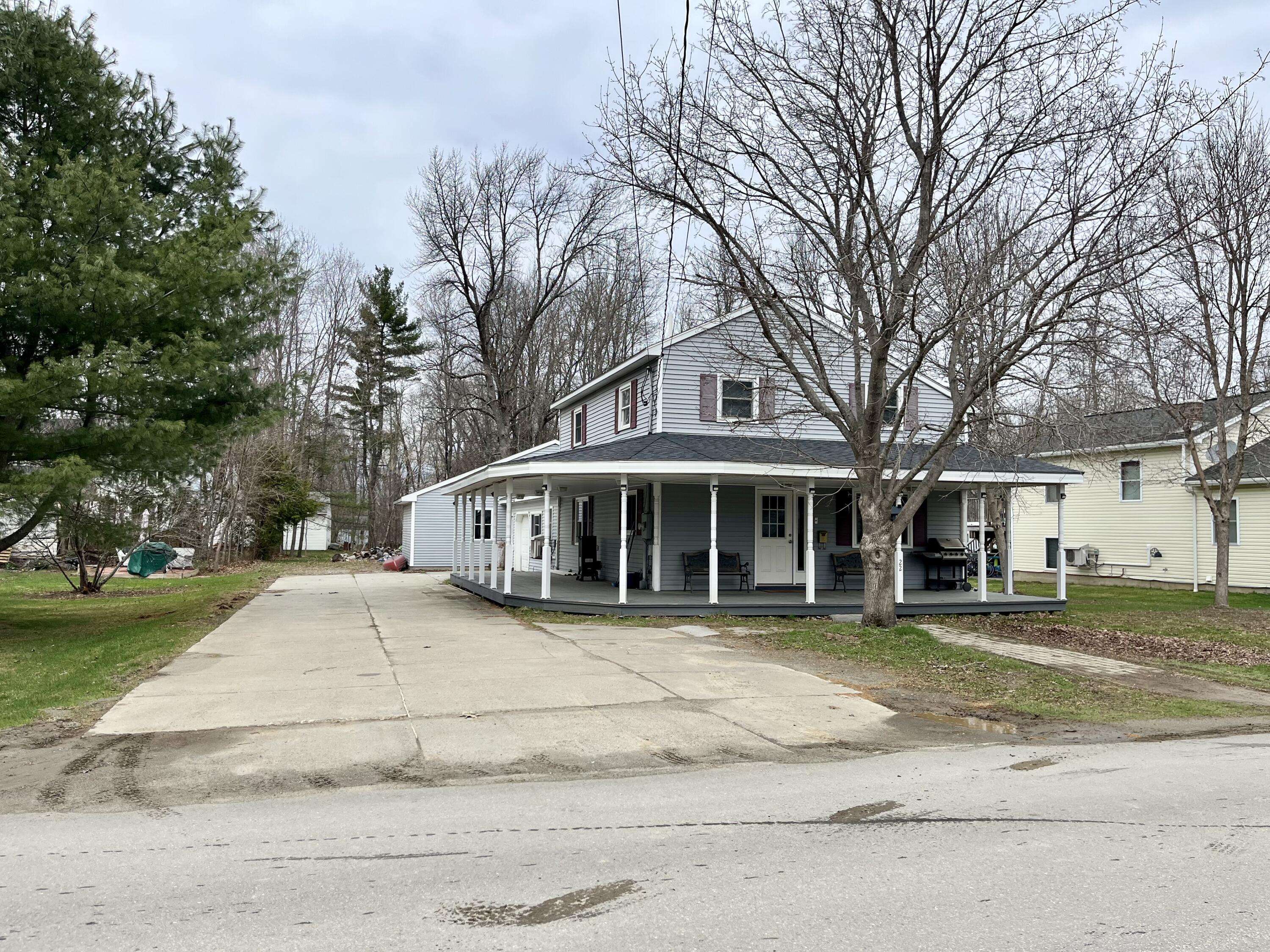 Newport, ME 04953,22 Grove ST