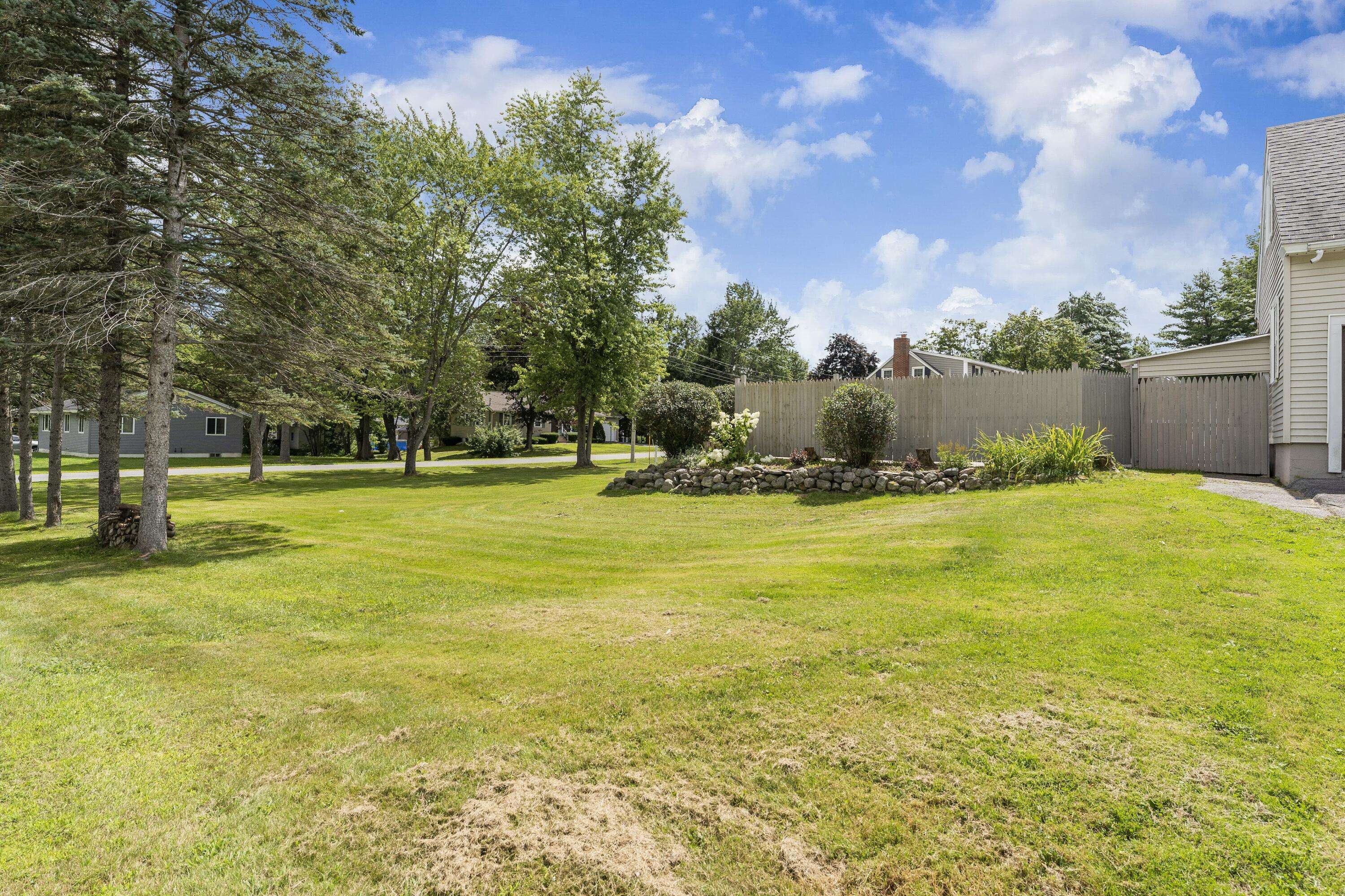 Winslow, ME 04901,11 Robert ST