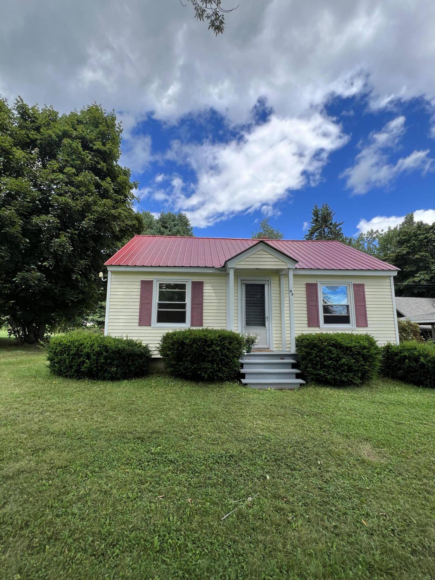 Hampden, ME 04444,44 Pleasant ST