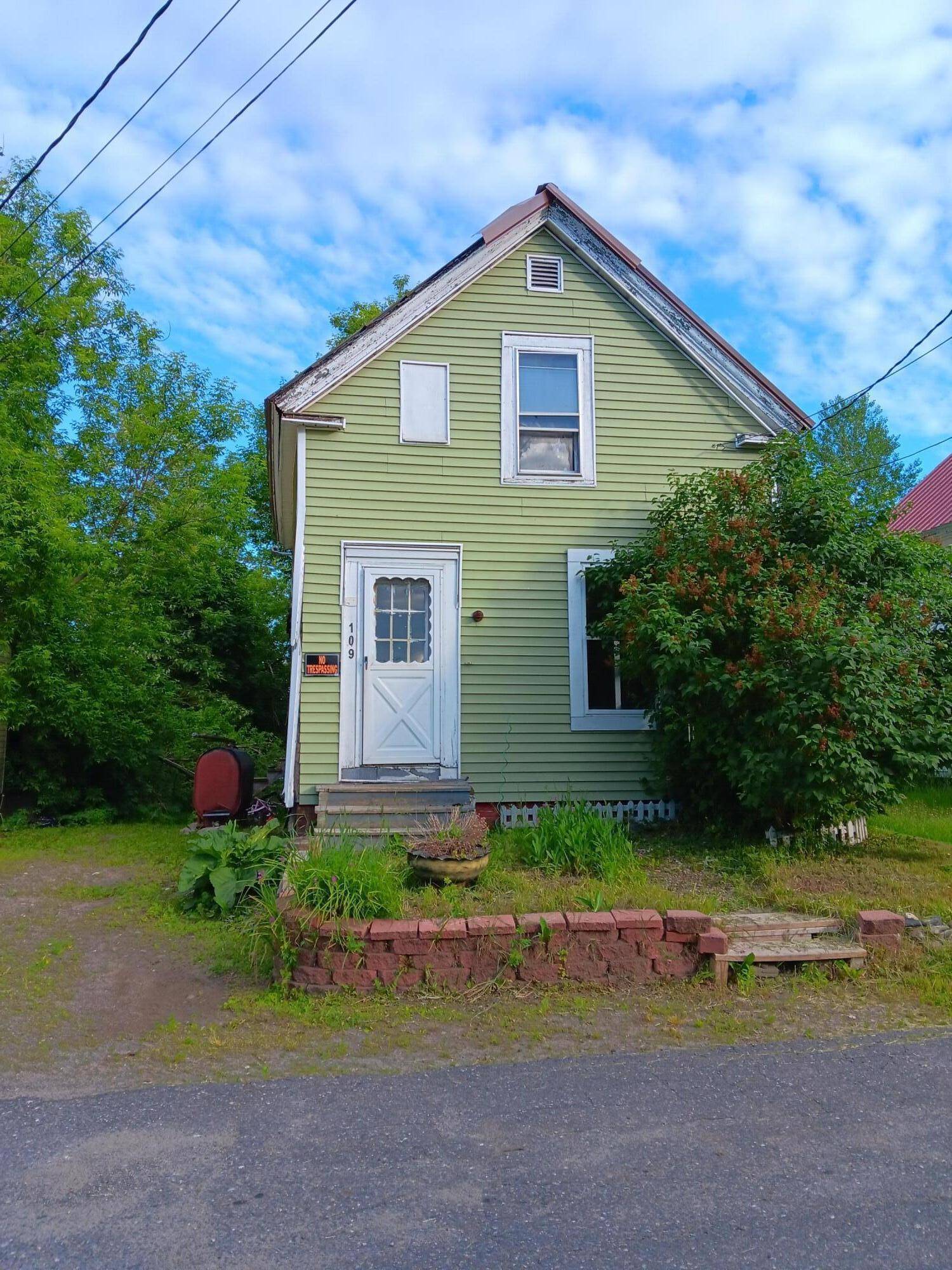 Pittsfield, ME 04967,109 Cottage ST